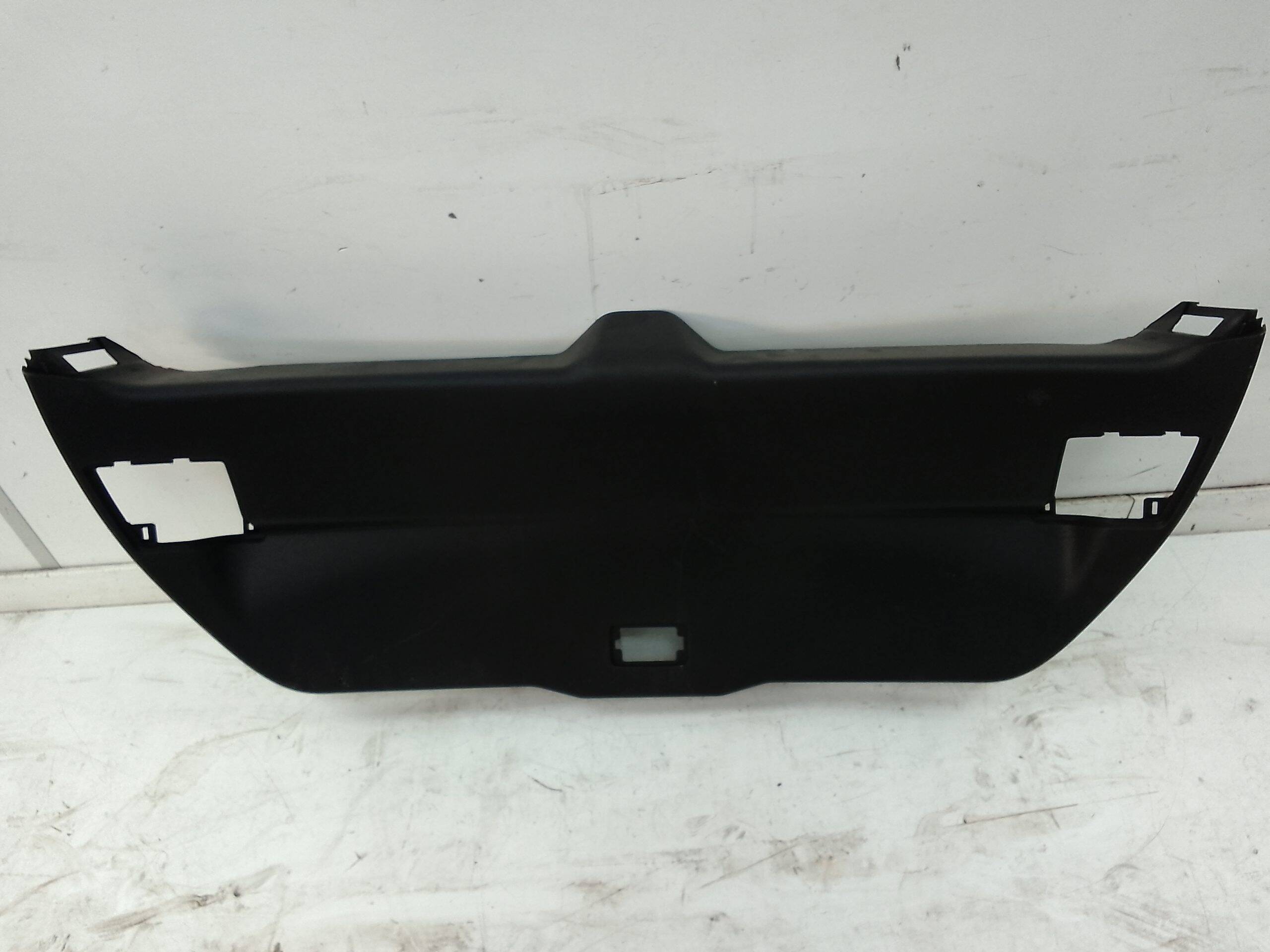 Guarnecido porton trasero toyota auris (e18)(10.2012->)