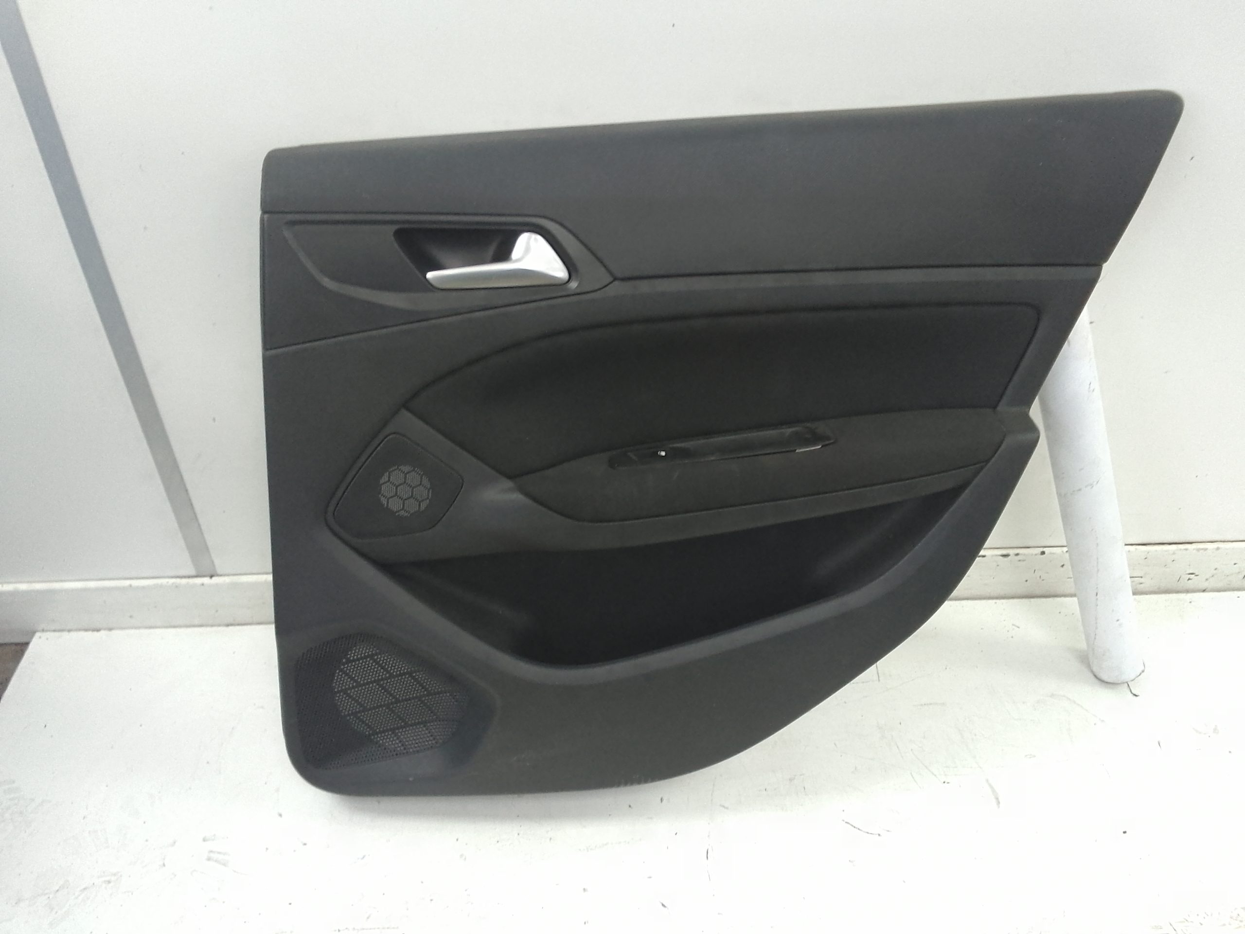 Guarnecido puerta trasera derecha peugeot 308 (2013->)