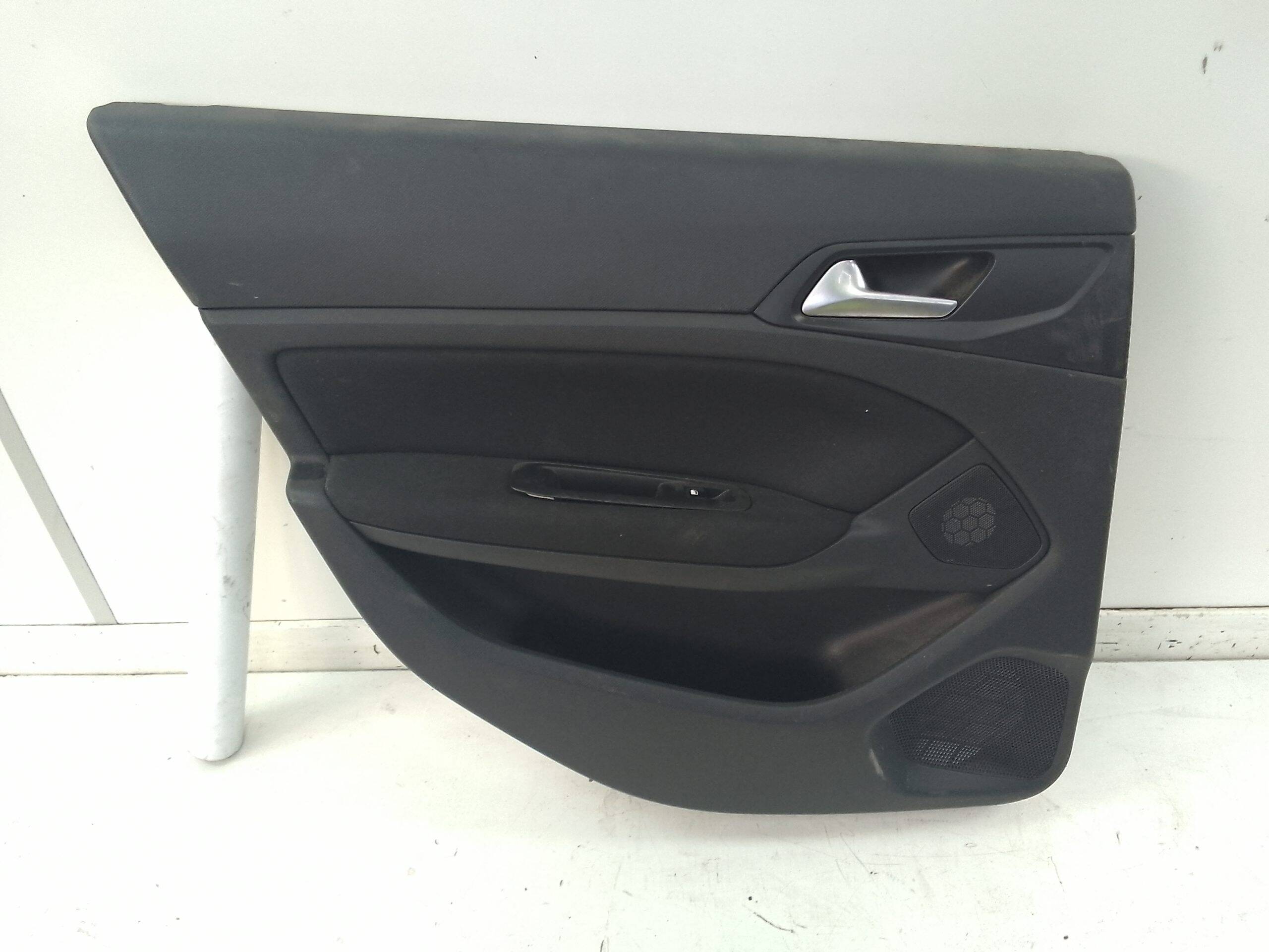 Guarnecido puerta trasera izquierda peugeot 308 (2013->)