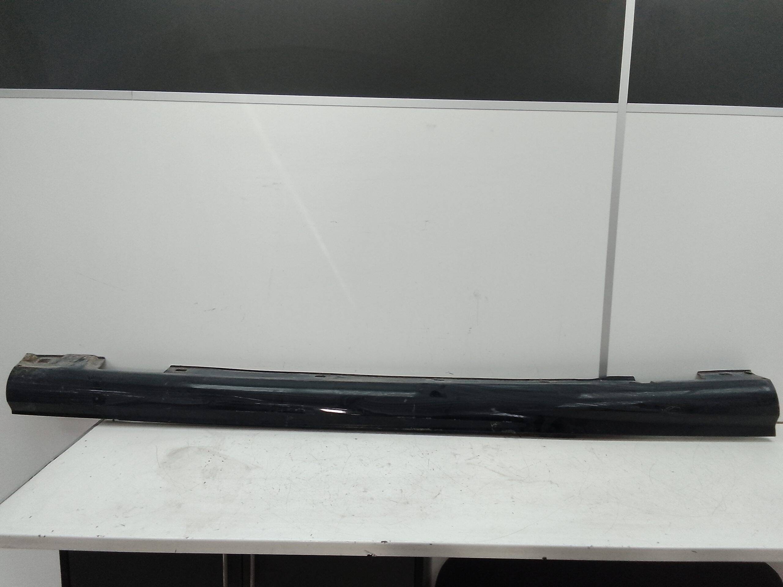 Spoiler talonera derecha mercedes-benz clase c (bm 204) coupe (01.2011->)