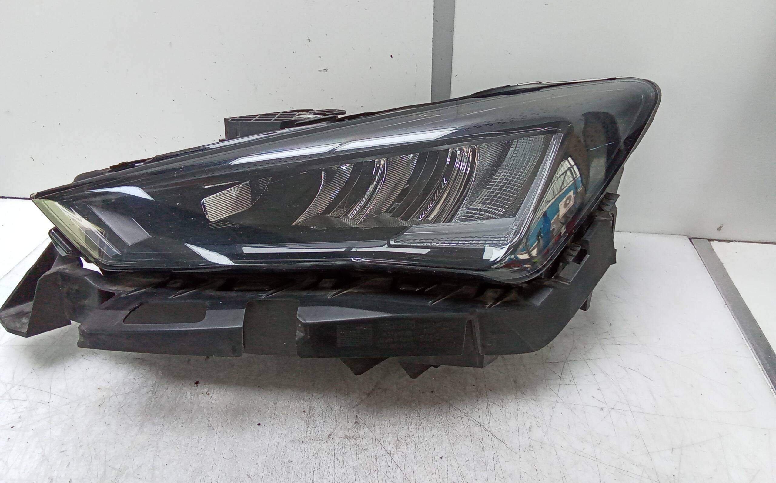 Faro izquierdo seat leon sportstourer (kl8)(04.2020->)