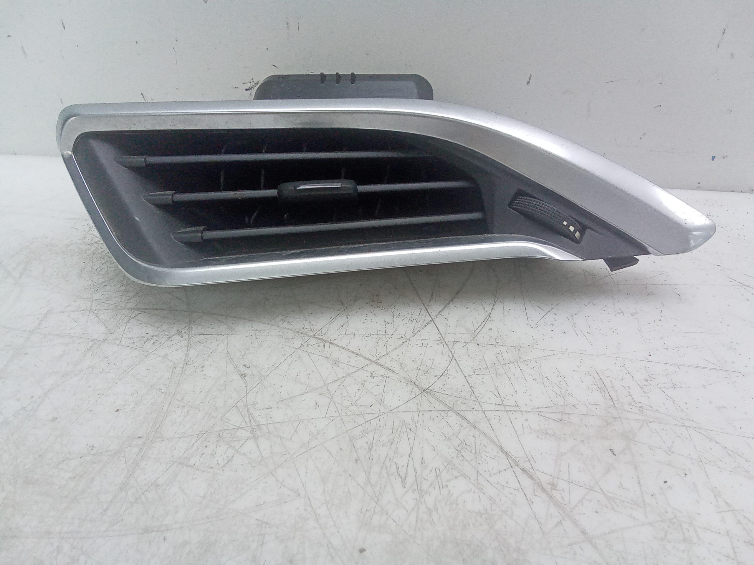 Aireador izquierdo peugeot 208 (01.2012->)