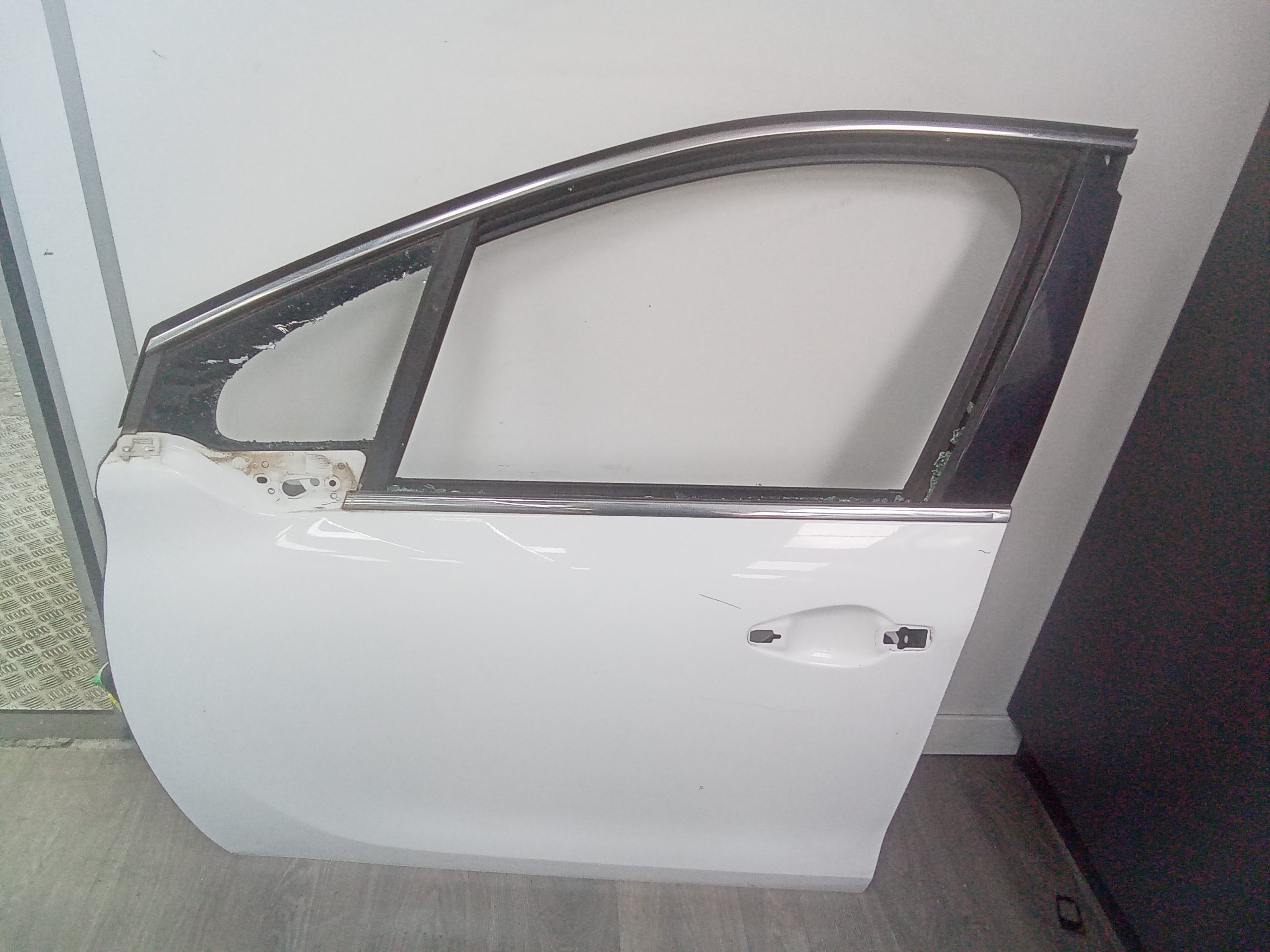 Puerta delantera izquierda peugeot 208 (01.2012->)