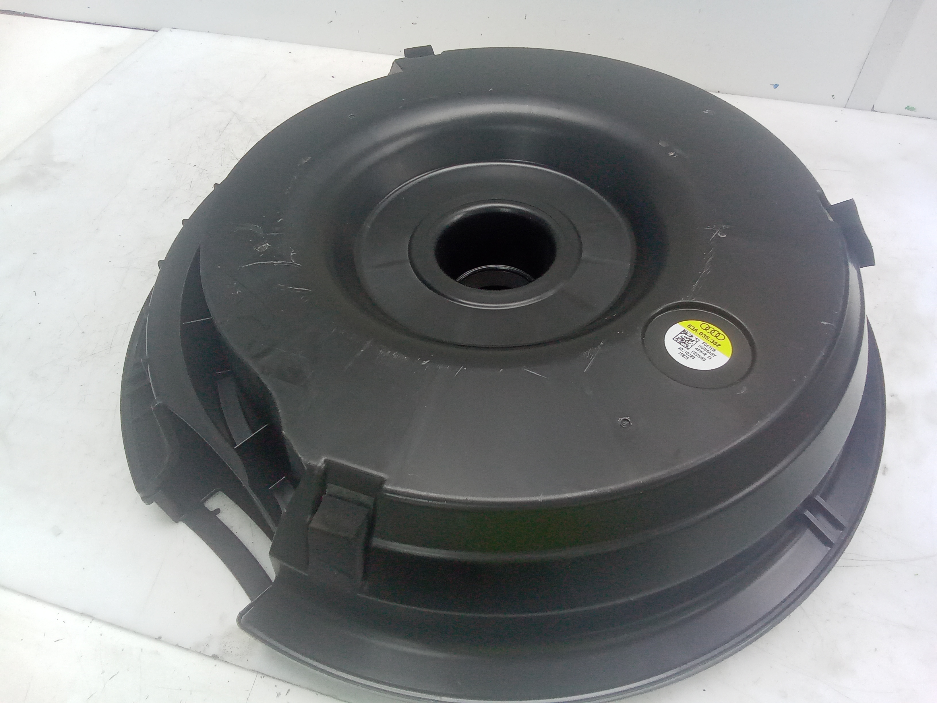 Caja subwoofer audi q3 (f3b)(11.2018->)