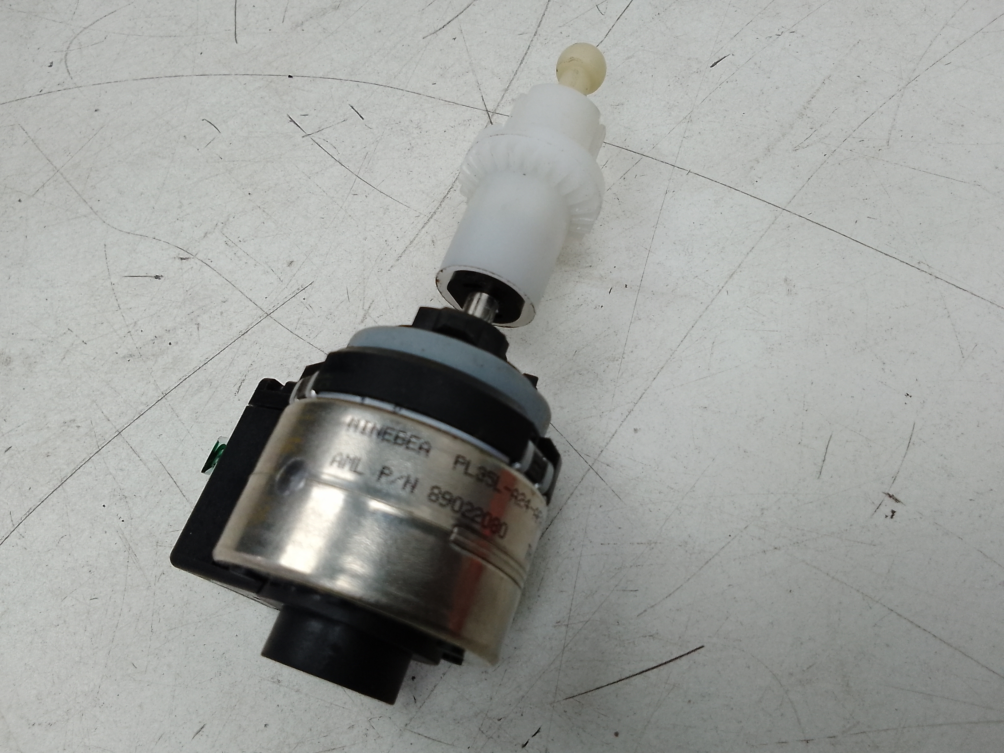 Motor regulacion faro izquierdo audi q3 (8ug)(11.2014->)