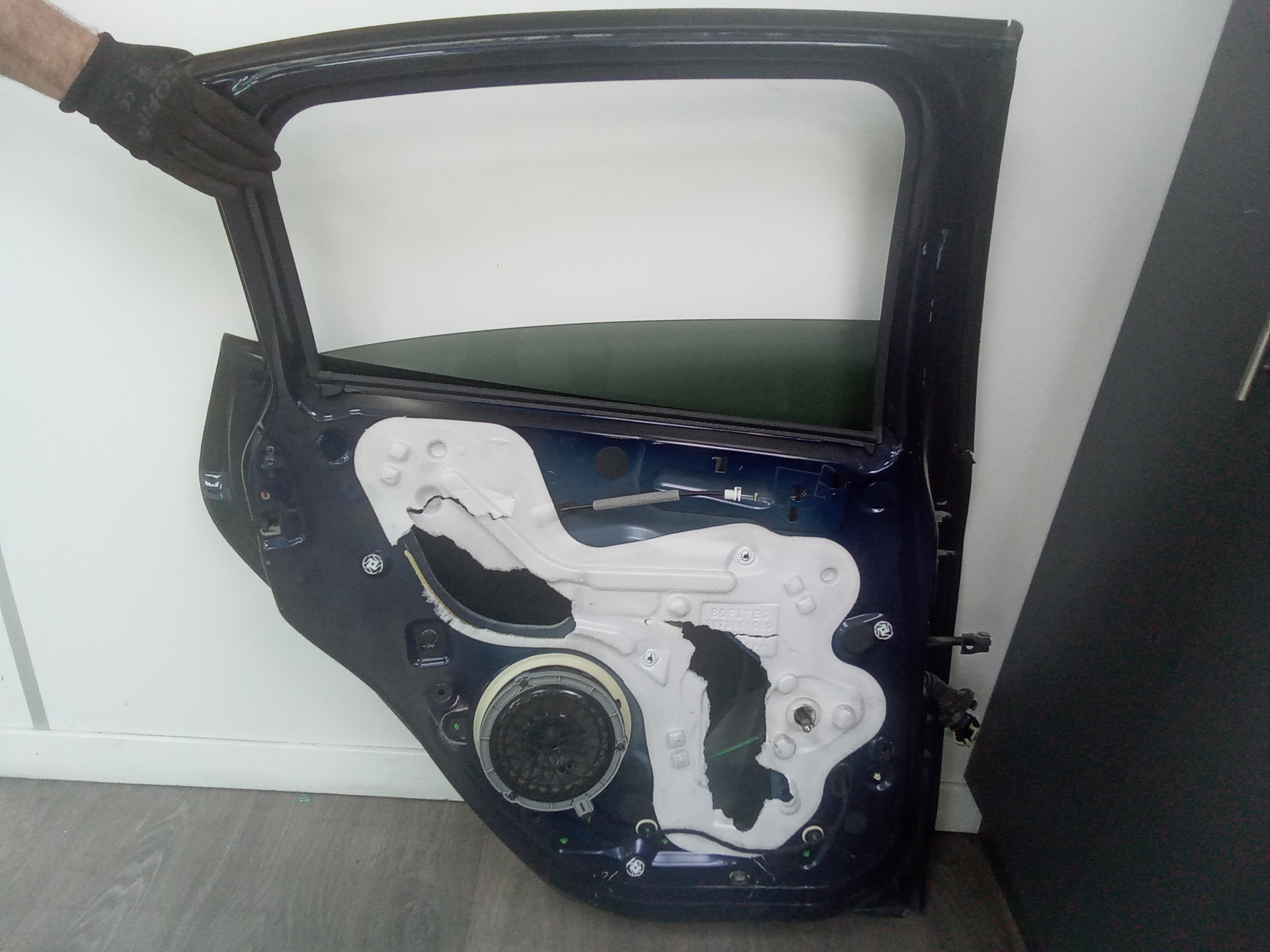 Puerta trasera izquierda peugeot 208 (01.2012->)