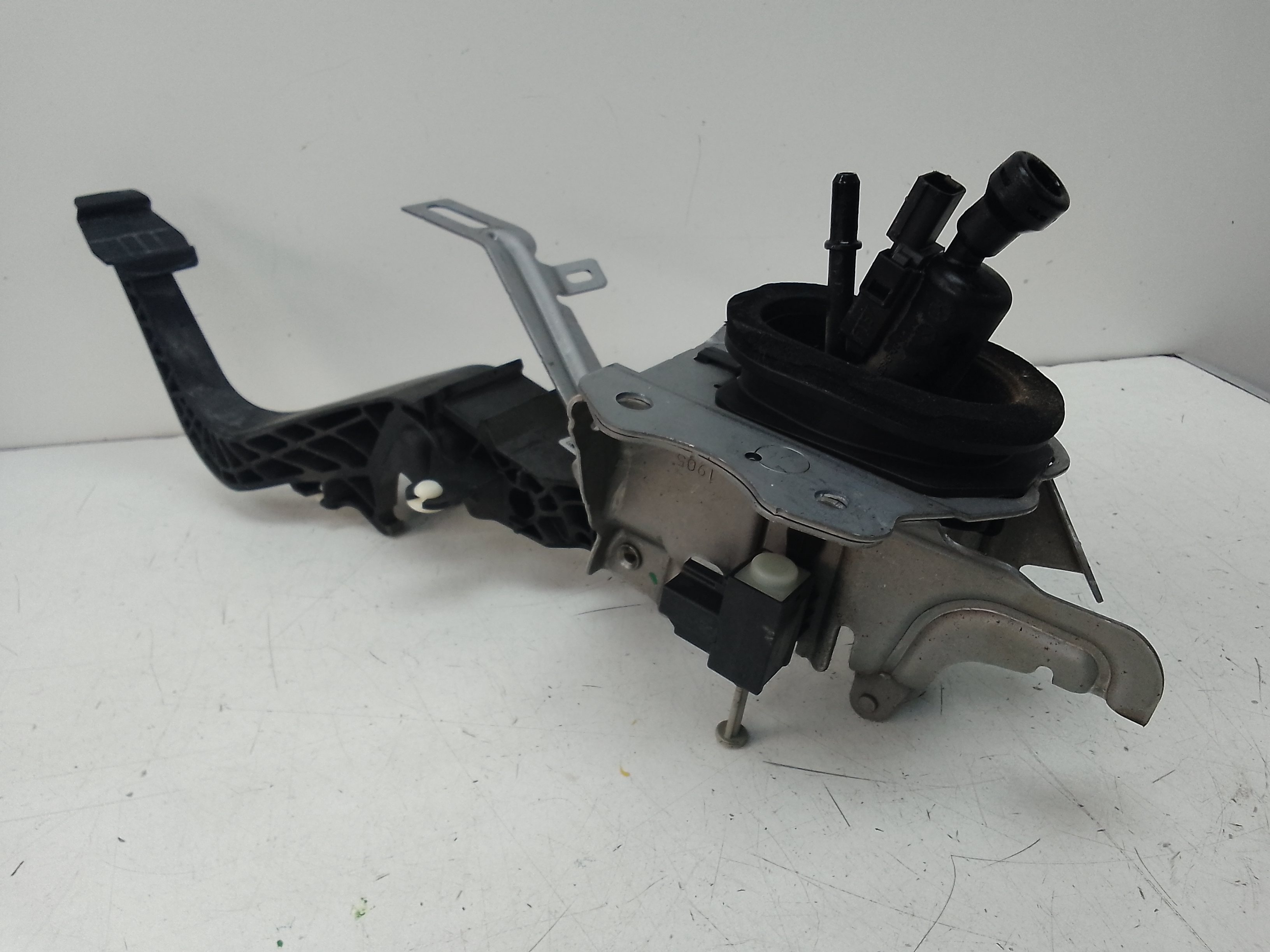 Pedal embrague ford focus berlina (cge)(2018->)