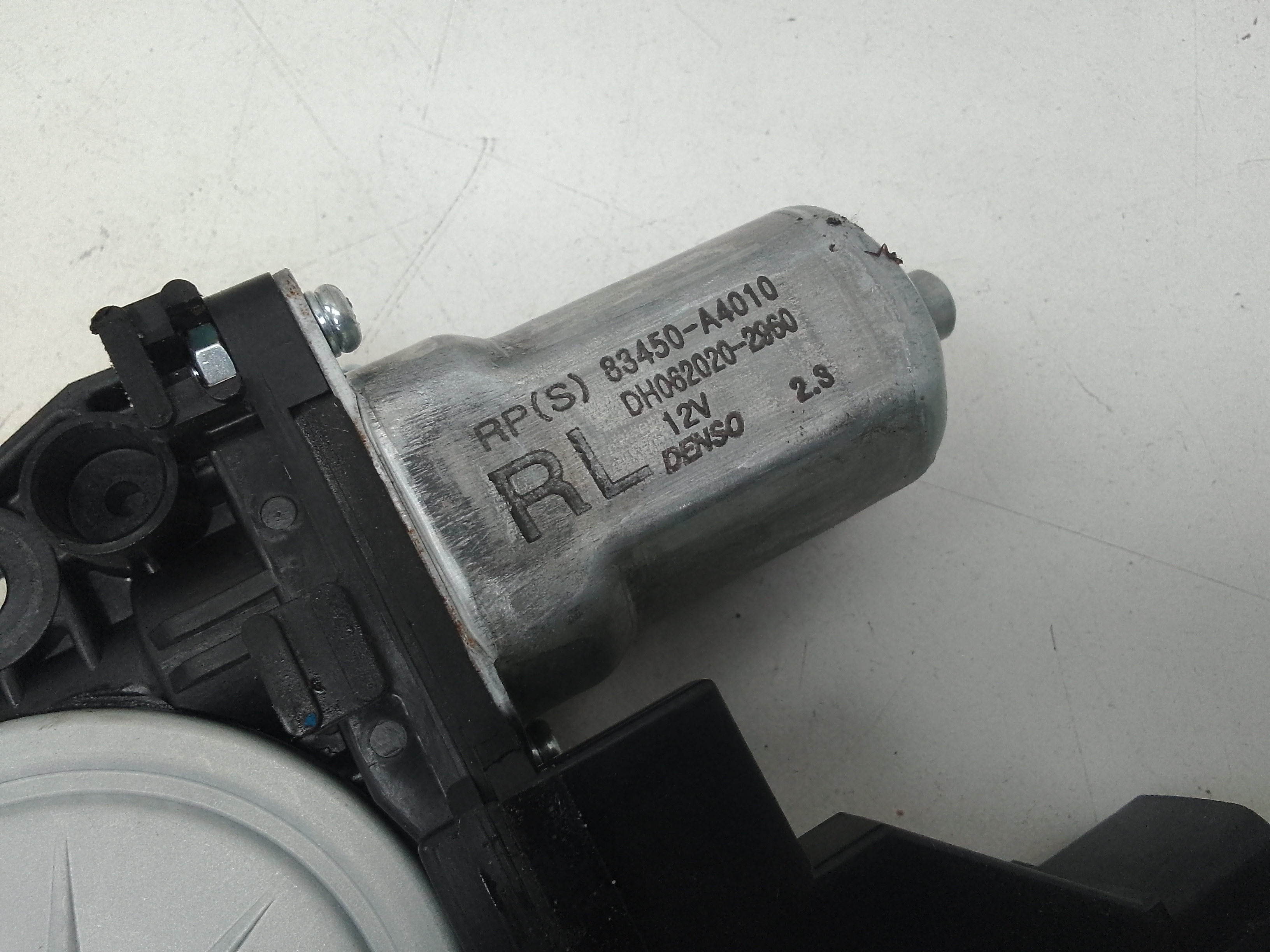 Motor elevalunas trasero izquierdo kia carens (rp)(2013->)