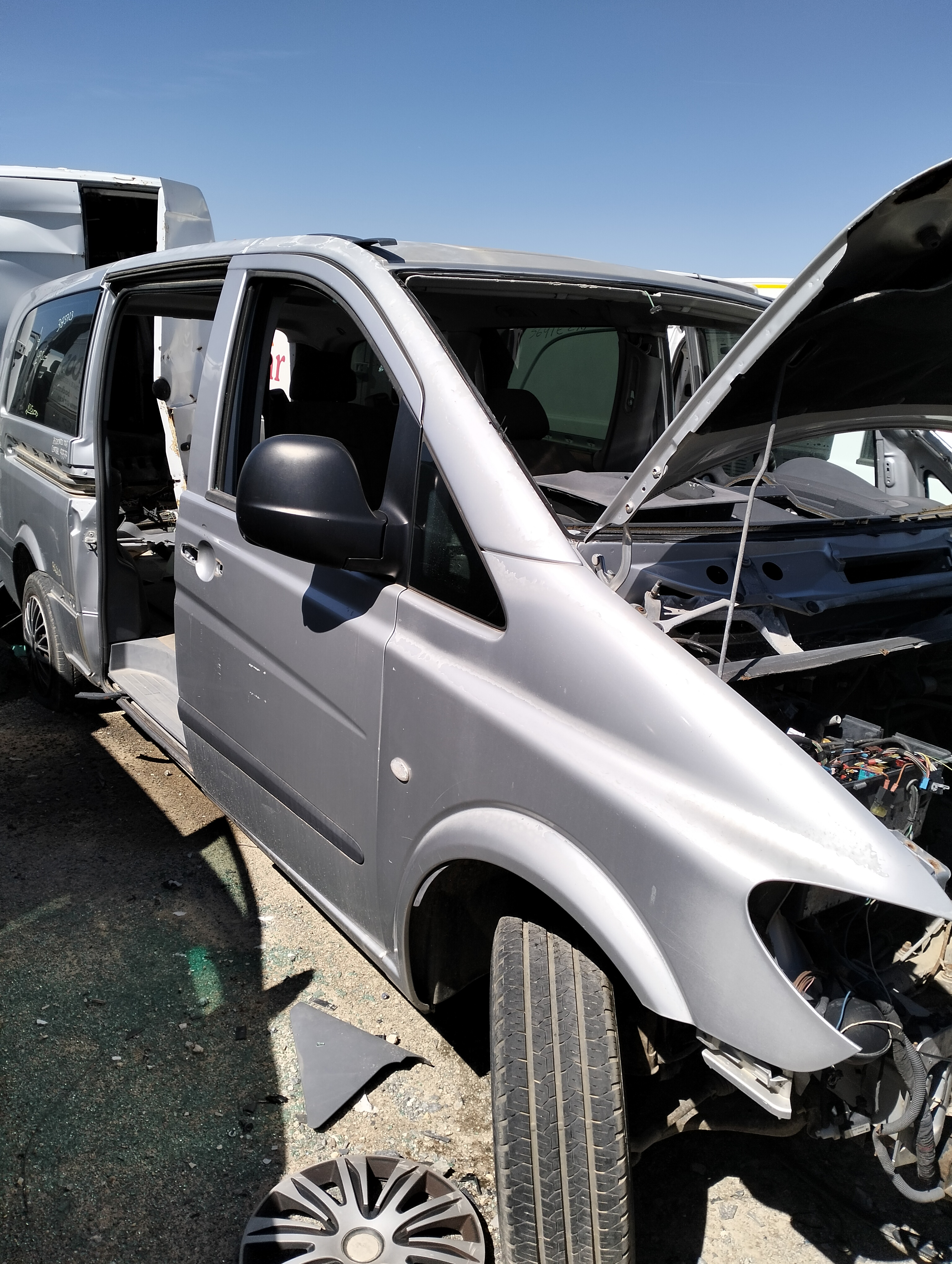 Estribo trasero derecho mercedes-benz vito mixto (639)(06.2003->)