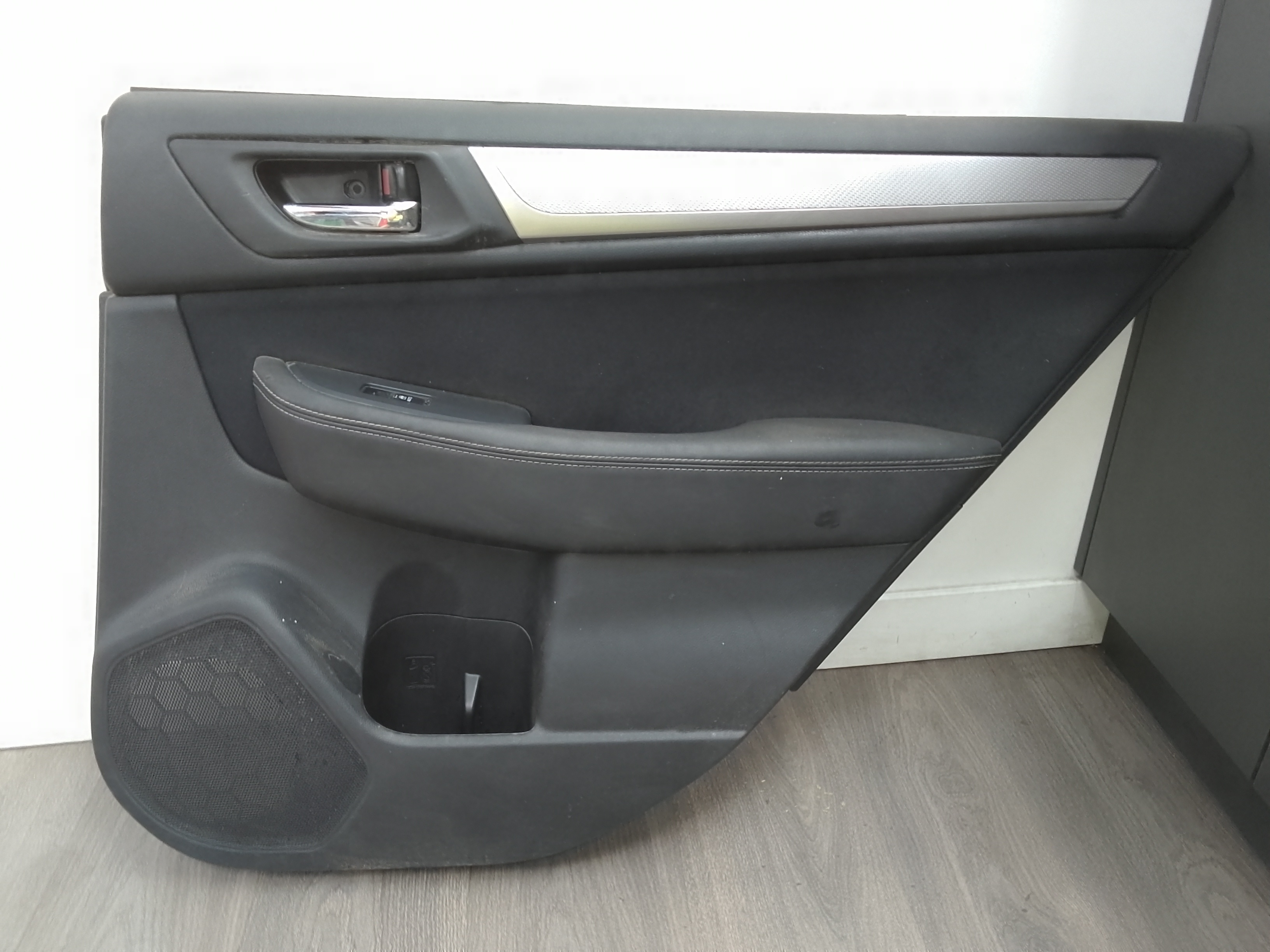 Guarnecido puerta trasera derecha subaru outback (b15)(01.2015->)