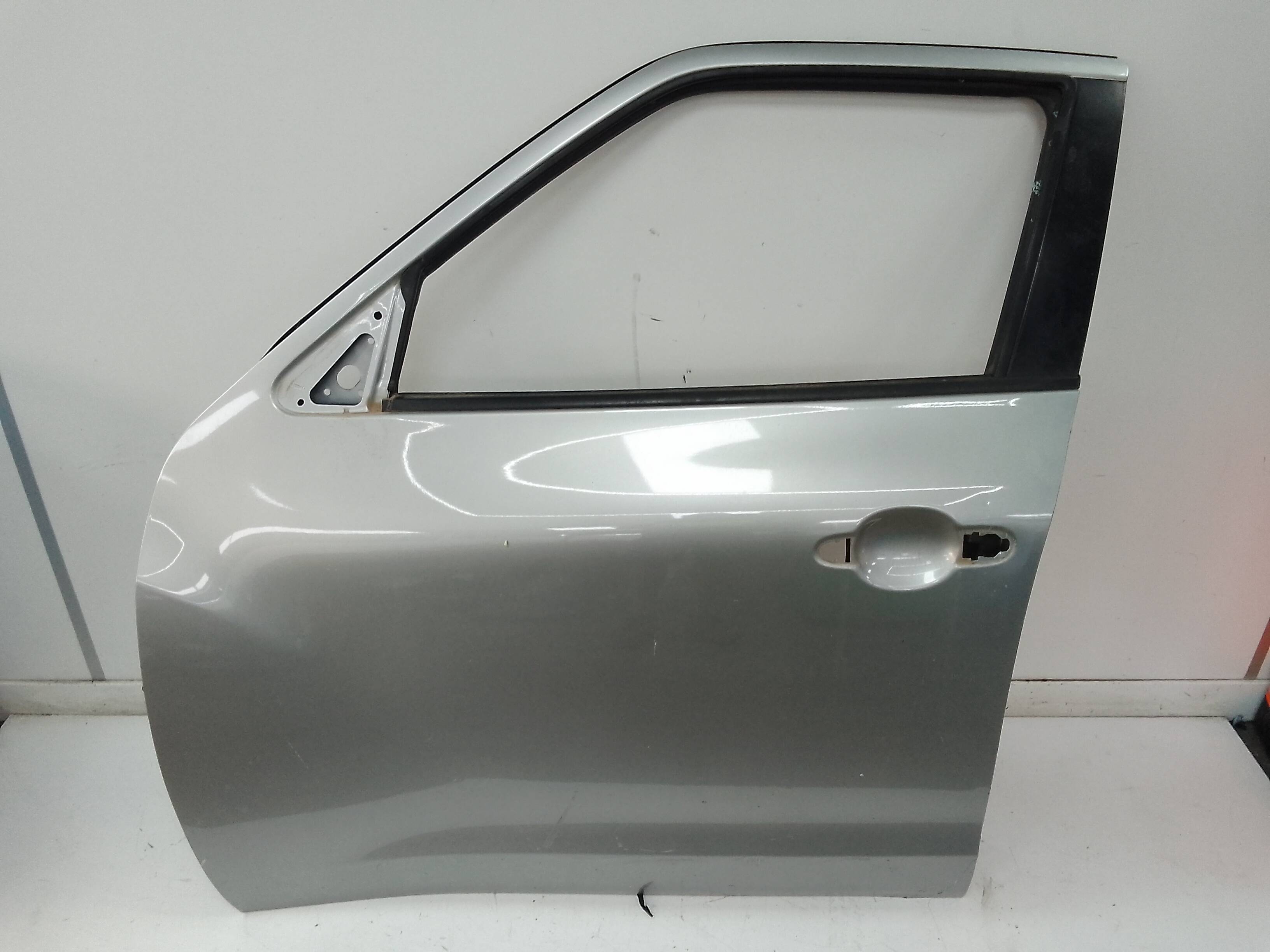 Puerta delantera izquierda nissan juke i (f15e)(06.2010->)