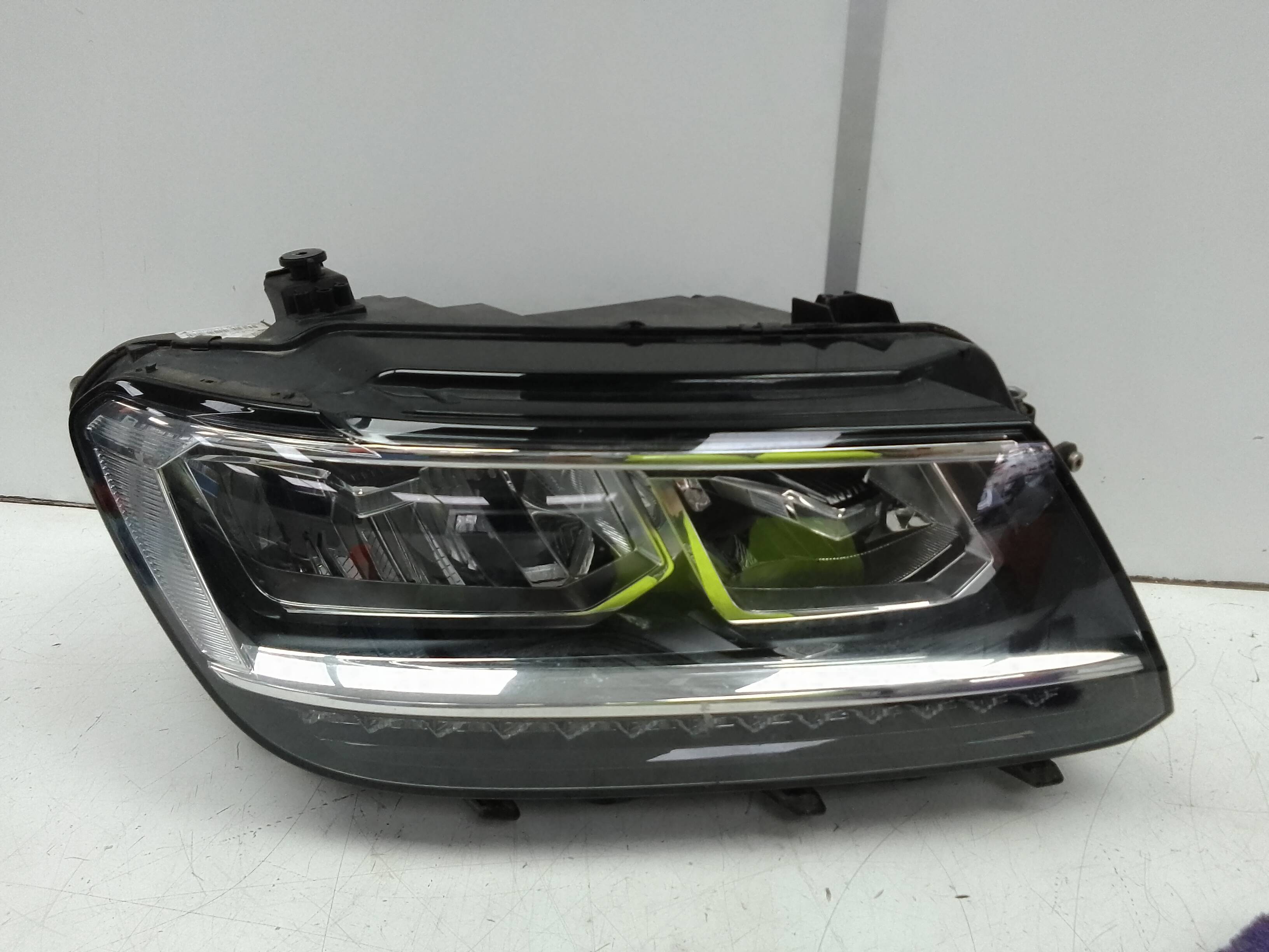 Faro derecho volkswagen tiguan (ad1)(01.2016->)