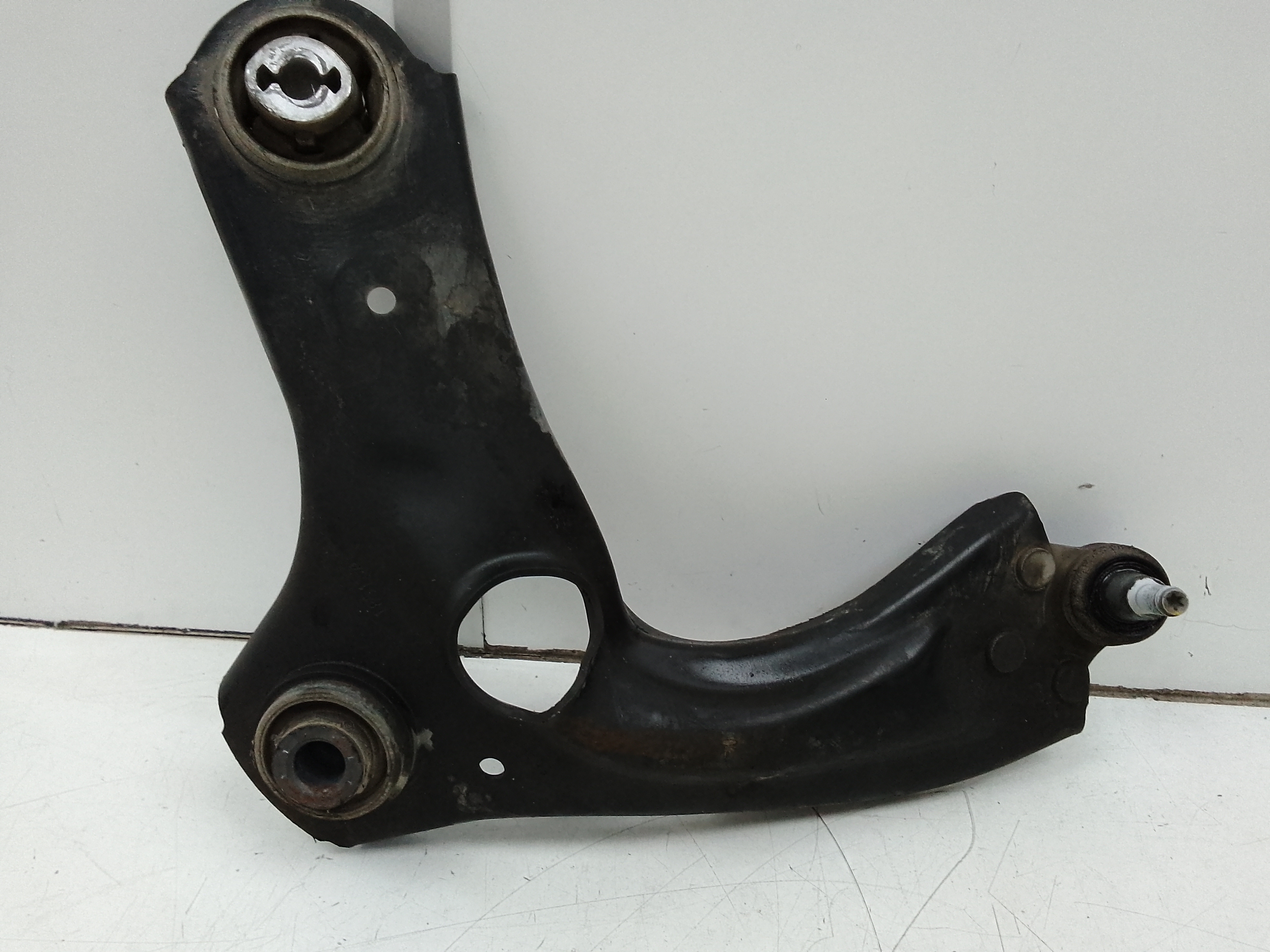 Brazo suspension inferior delantero izquierdo renault clio v (08.2019->)