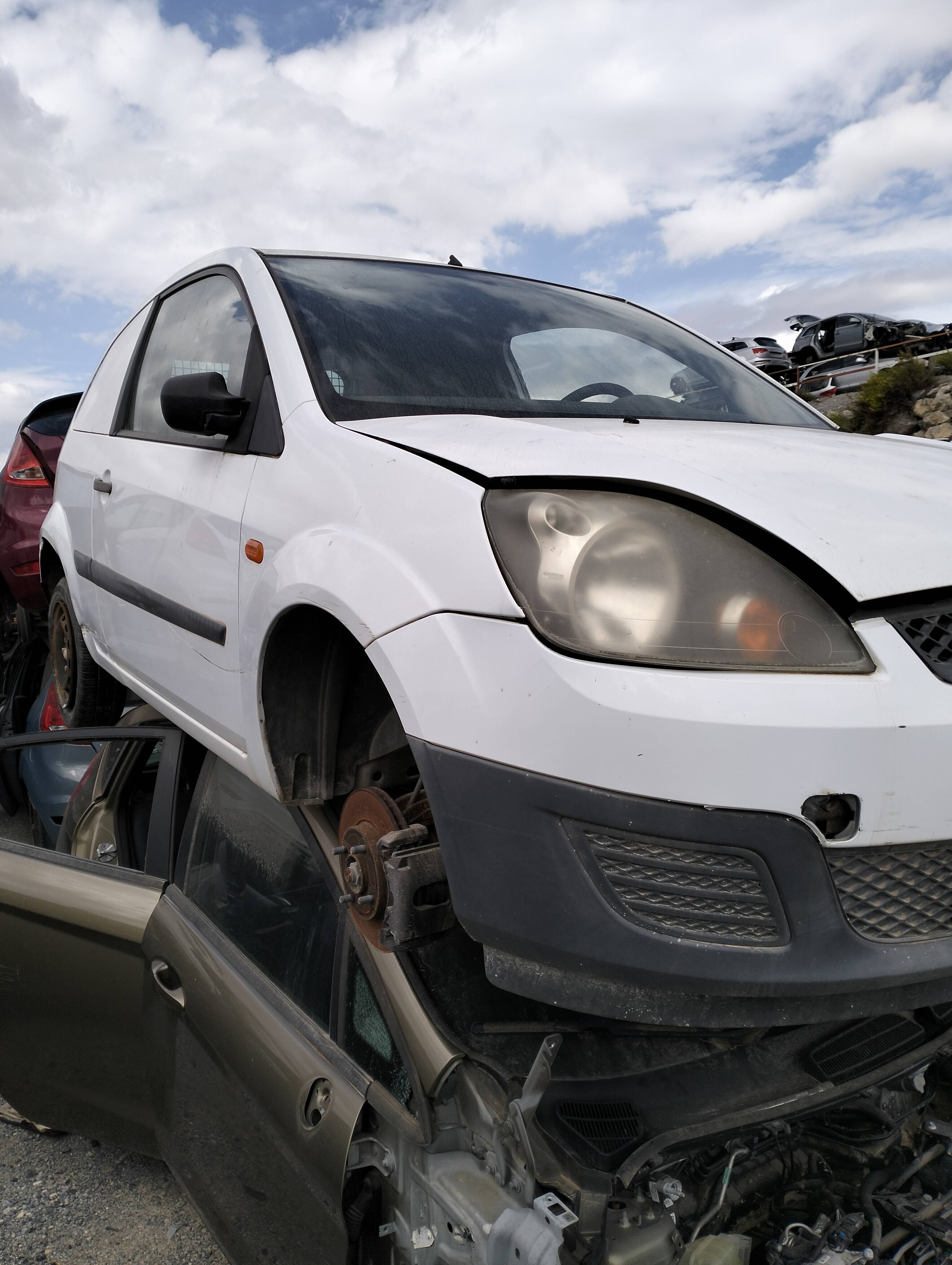 Aleta delantera derecha ford fiesta (cbk)(2002->)