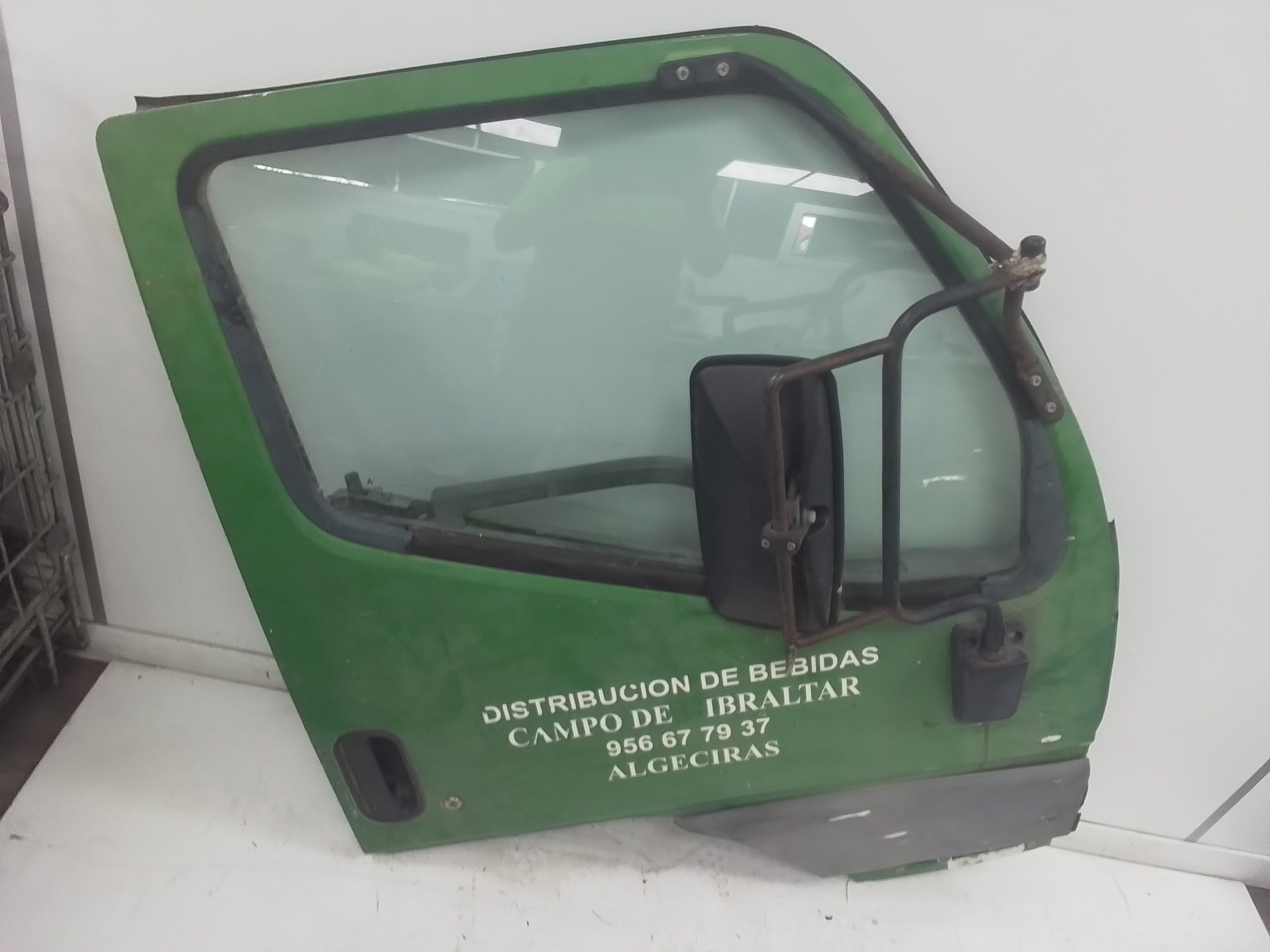 Puerta delantera derecha mitsubishi canter 01/96 ->