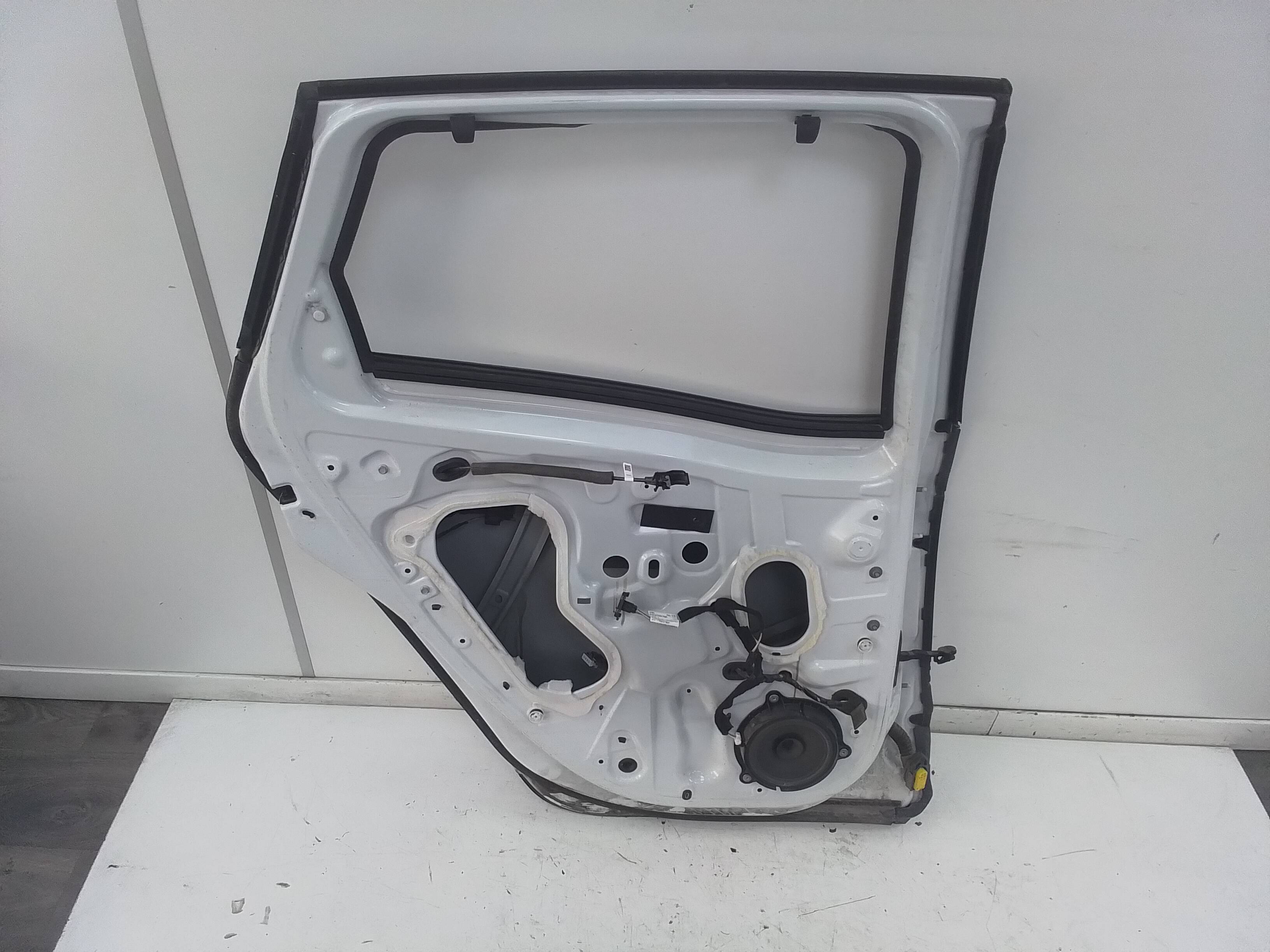 Puerta trasera izquierda renault scenic iv (2016->)