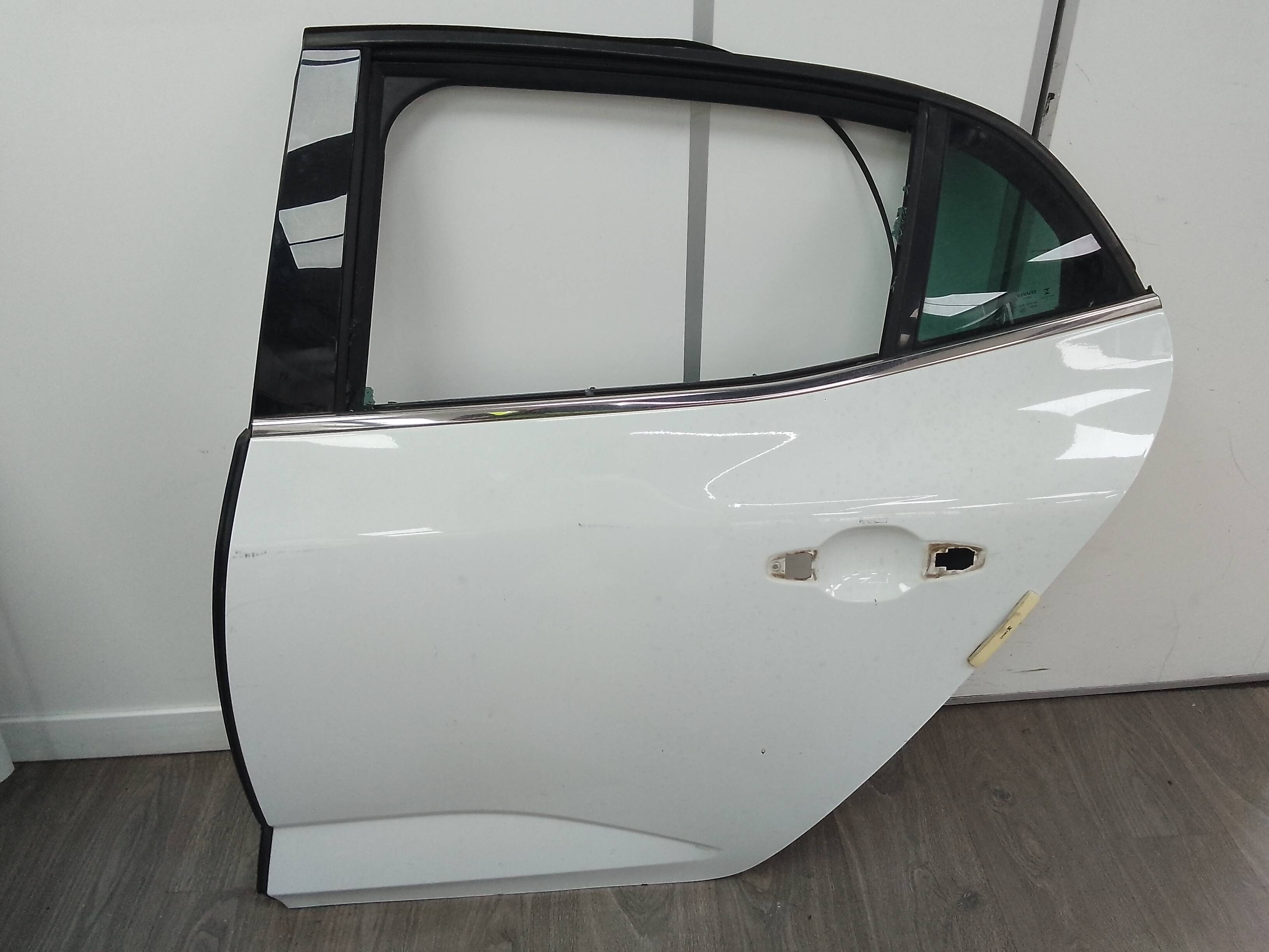 Puerta trasera izquierda renault megane iv berlina 5p (12.2015->)