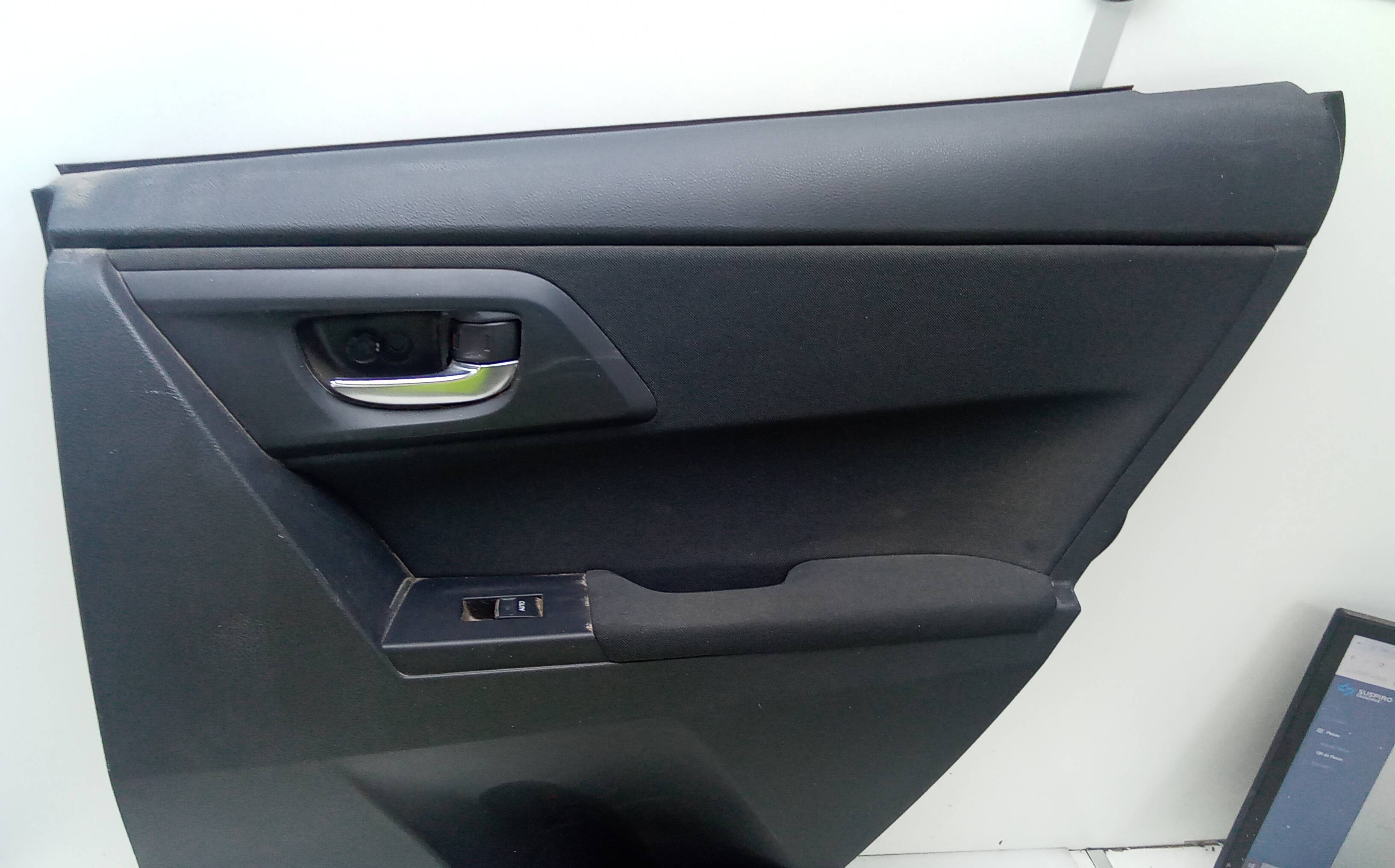 Guarnecido puerta trasera derecha toyota auris (e18)(10.2012->)