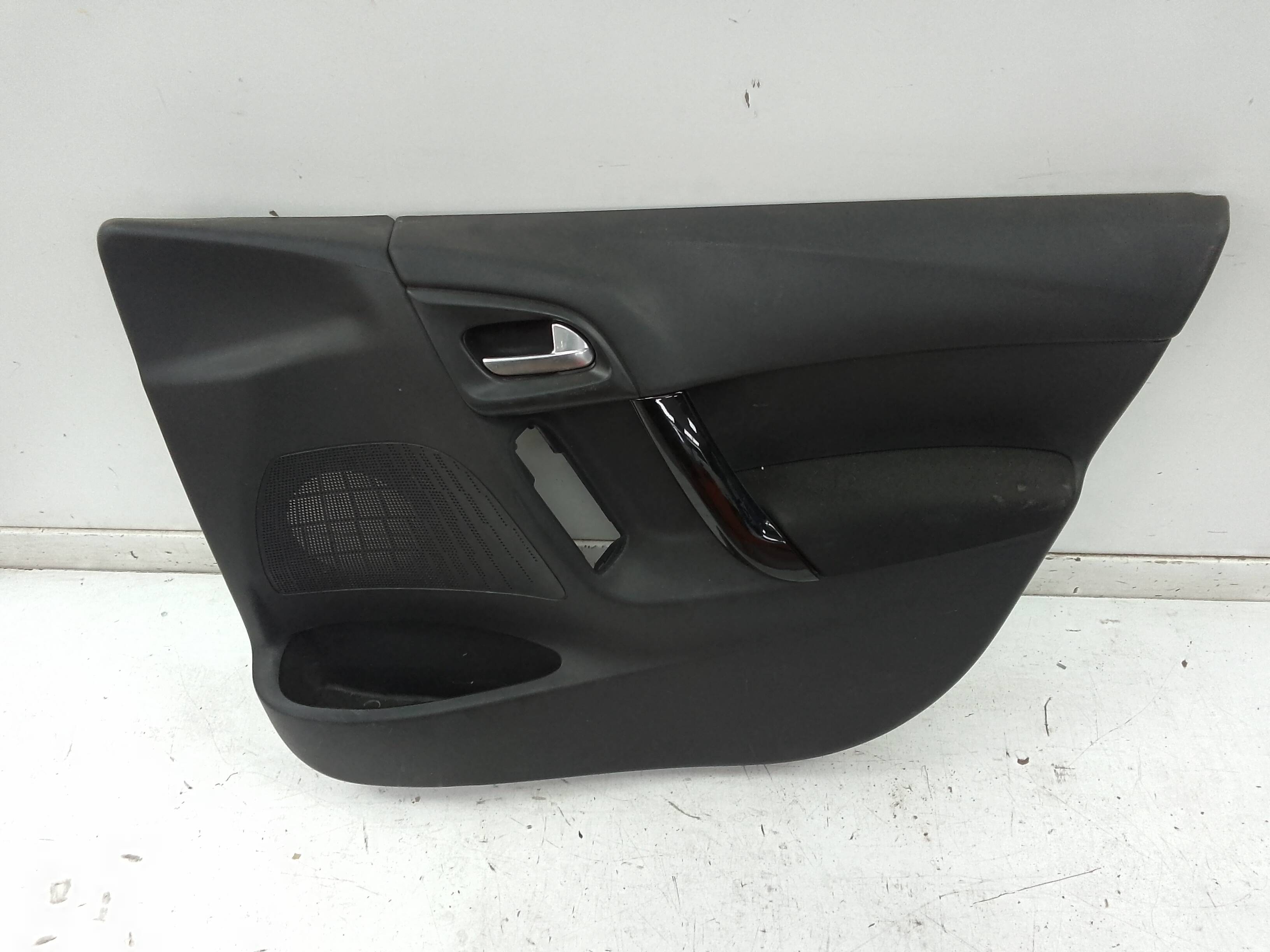 Guarnecido puerta delantera derecha citroen c3 (08.2016->)