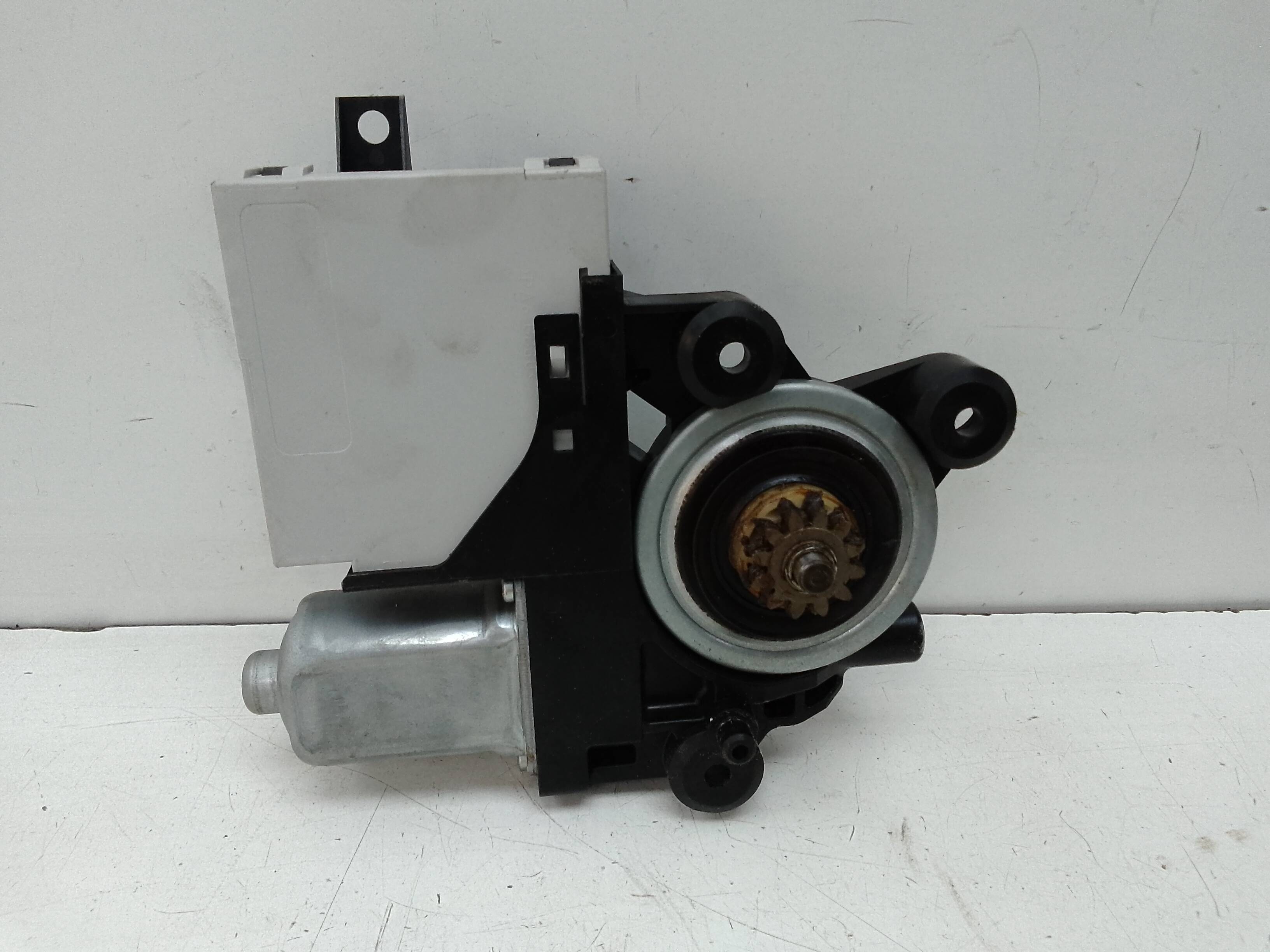 Motor elevalunas trasero derecho ford kuga (cbv)(2008->)