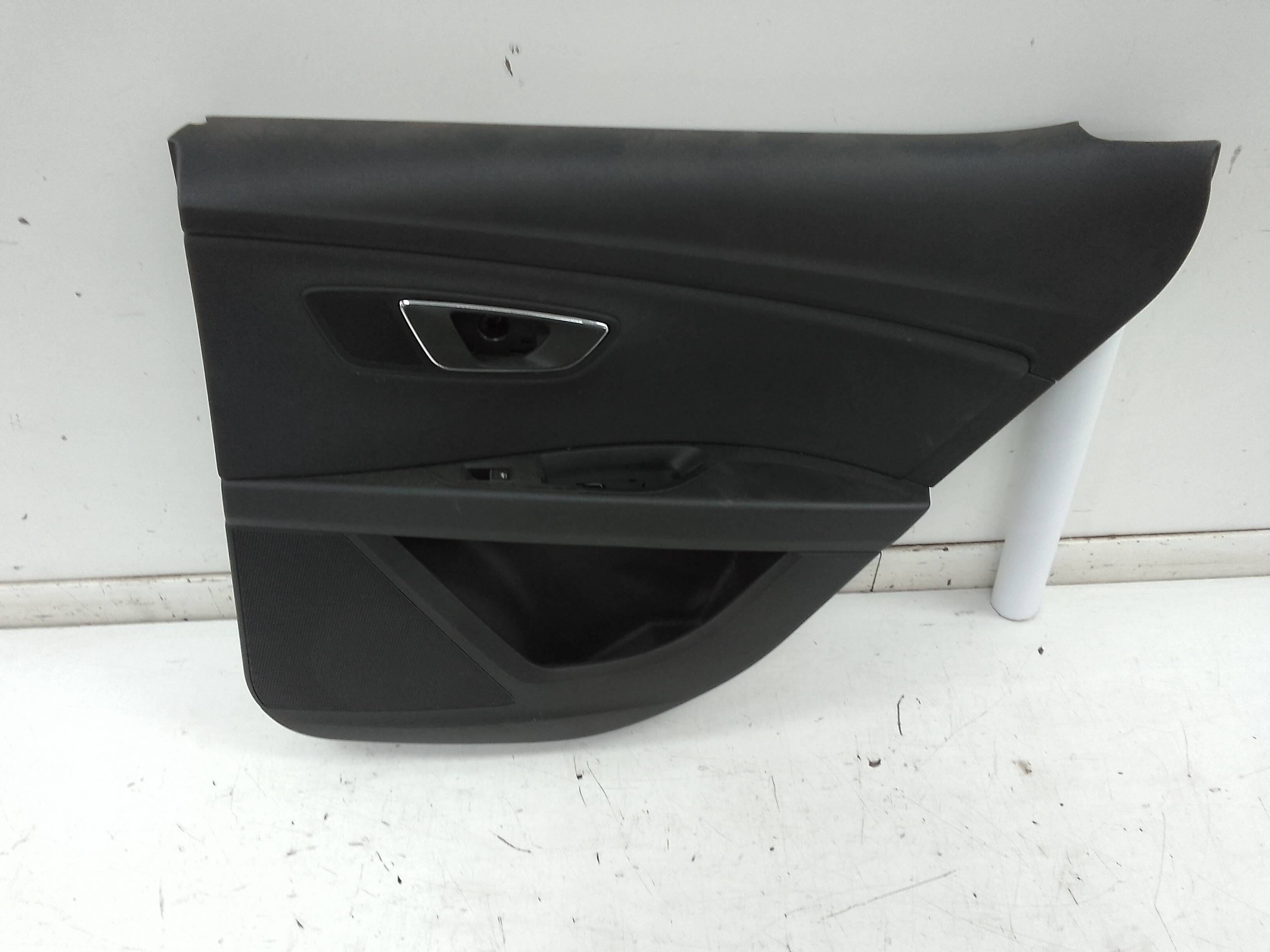 Guarnecido puerta trasera derecha seat leon (5f1)(09.2012->)