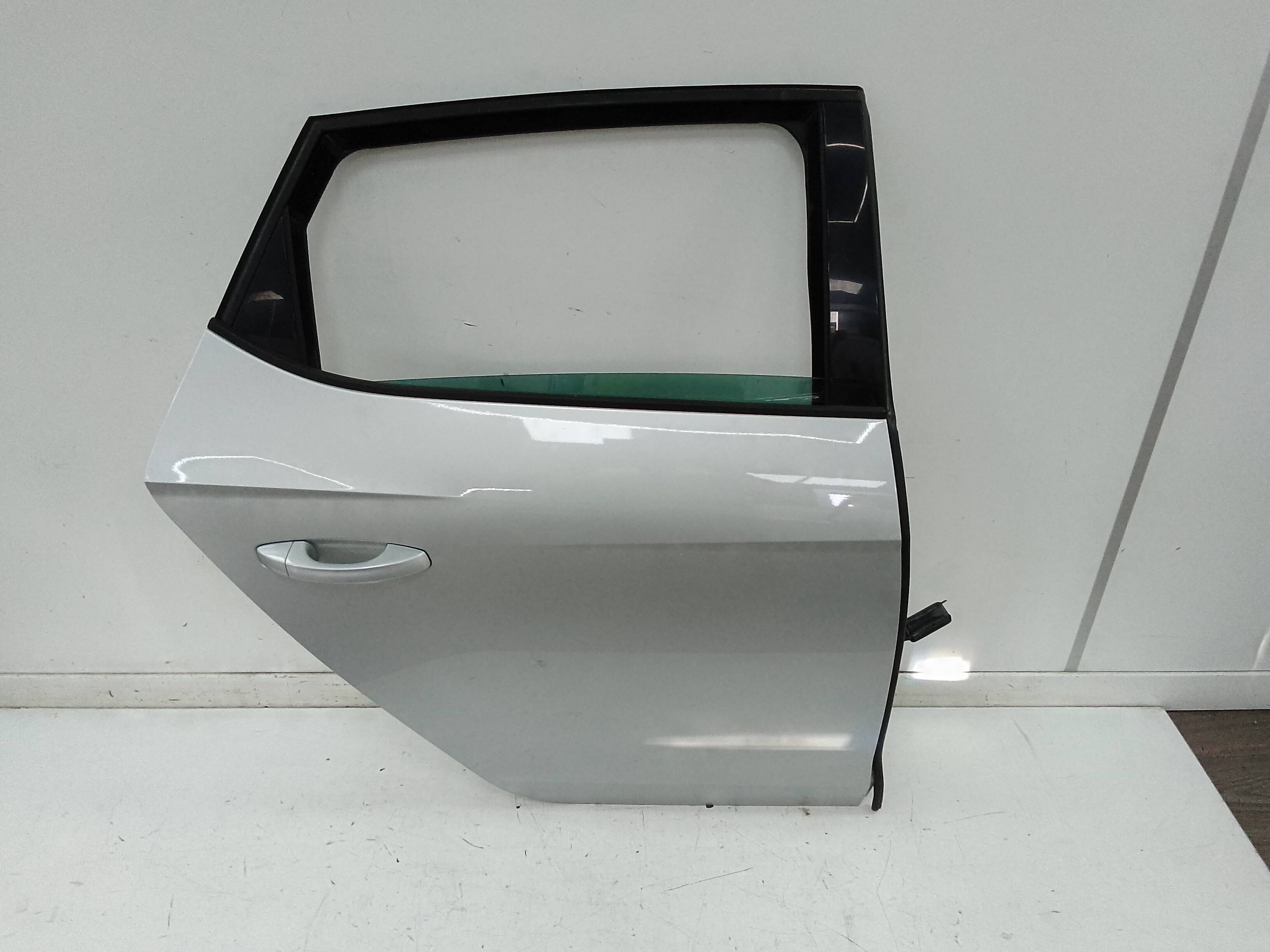 Puerta trasera derecha seat leon (5f1)(09.2012->)