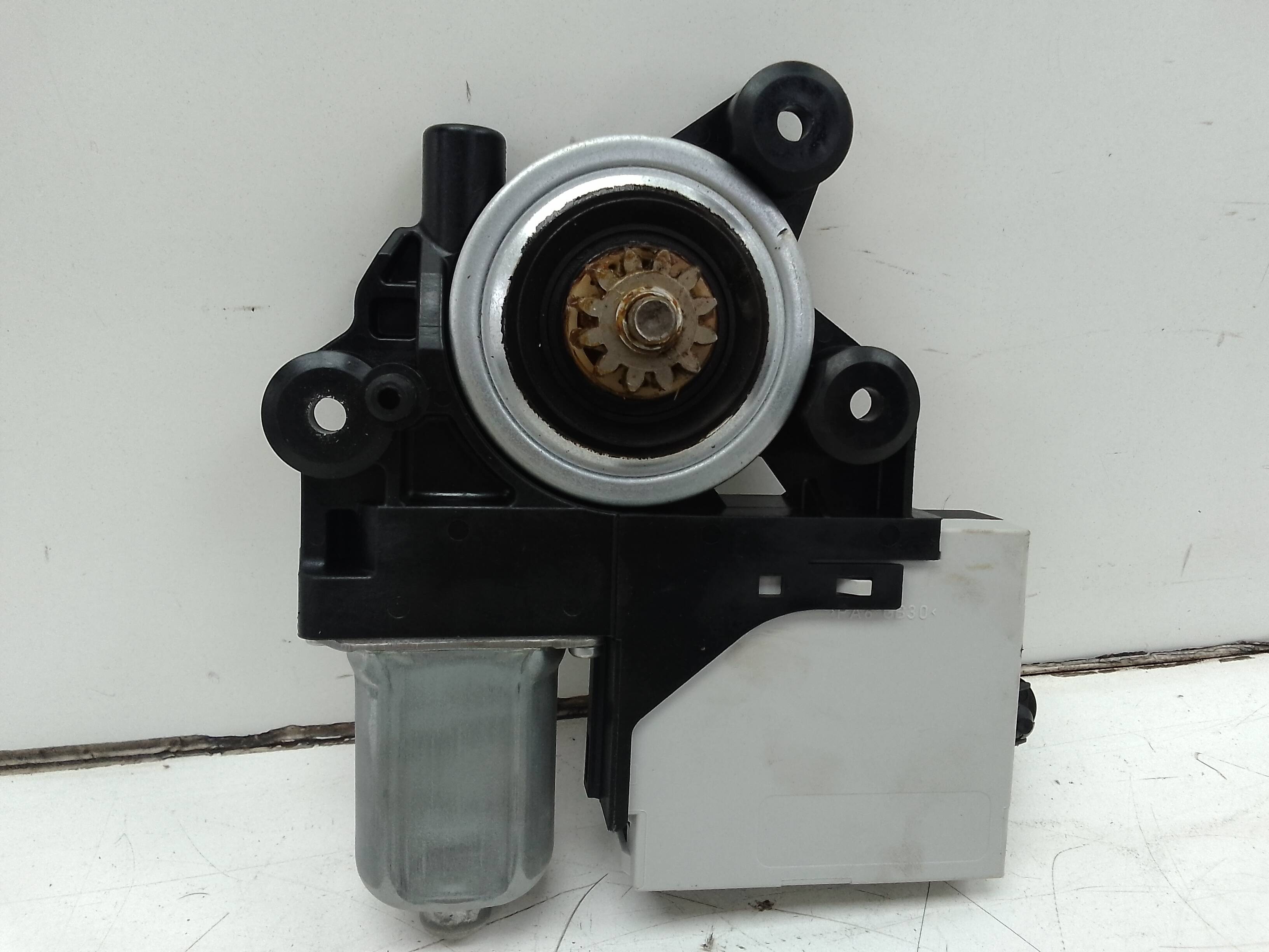 Motor elevalunas trasero derecho ford kuga (cbv)(2008->)