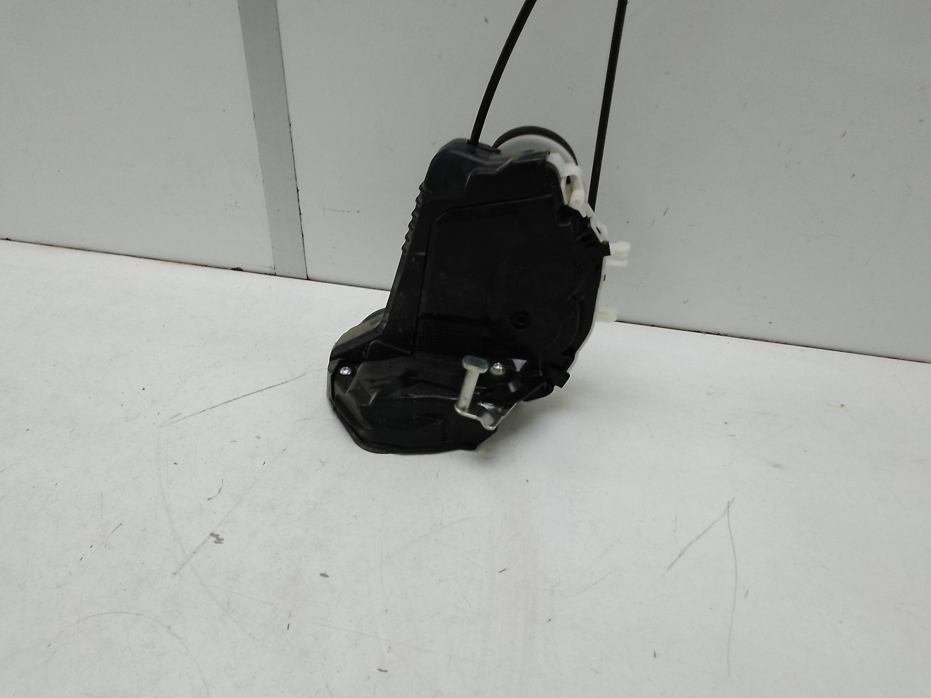 Cerradura puerta trasera derecha toyota yaris (p13)(2014->)