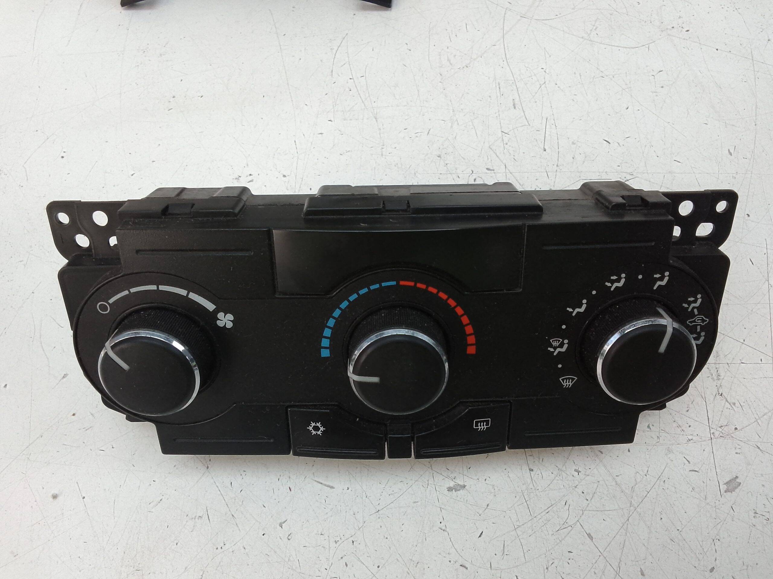 Mando calefaccion /  aire acondicionado jeep commander (xh/xk)(2006->)