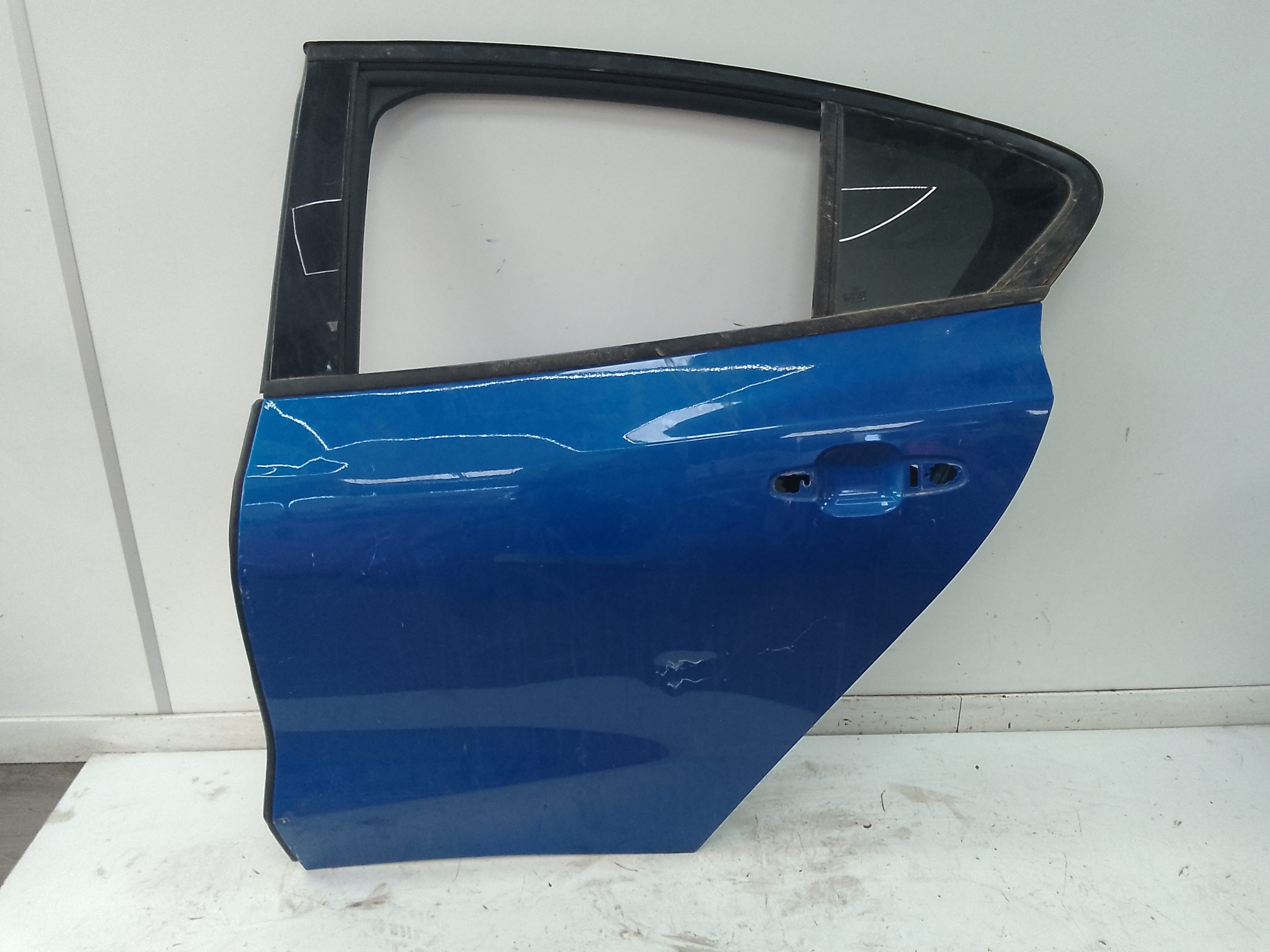 Puerta trasera izquierda ford focus berlina (cge)(2018->)