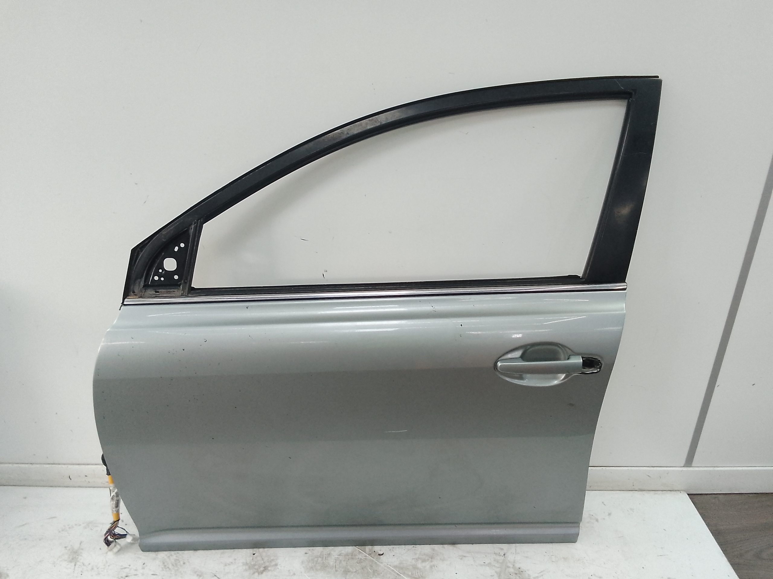 Puerta delantera izquierda toyota avensis berlina (t25)(2003->)