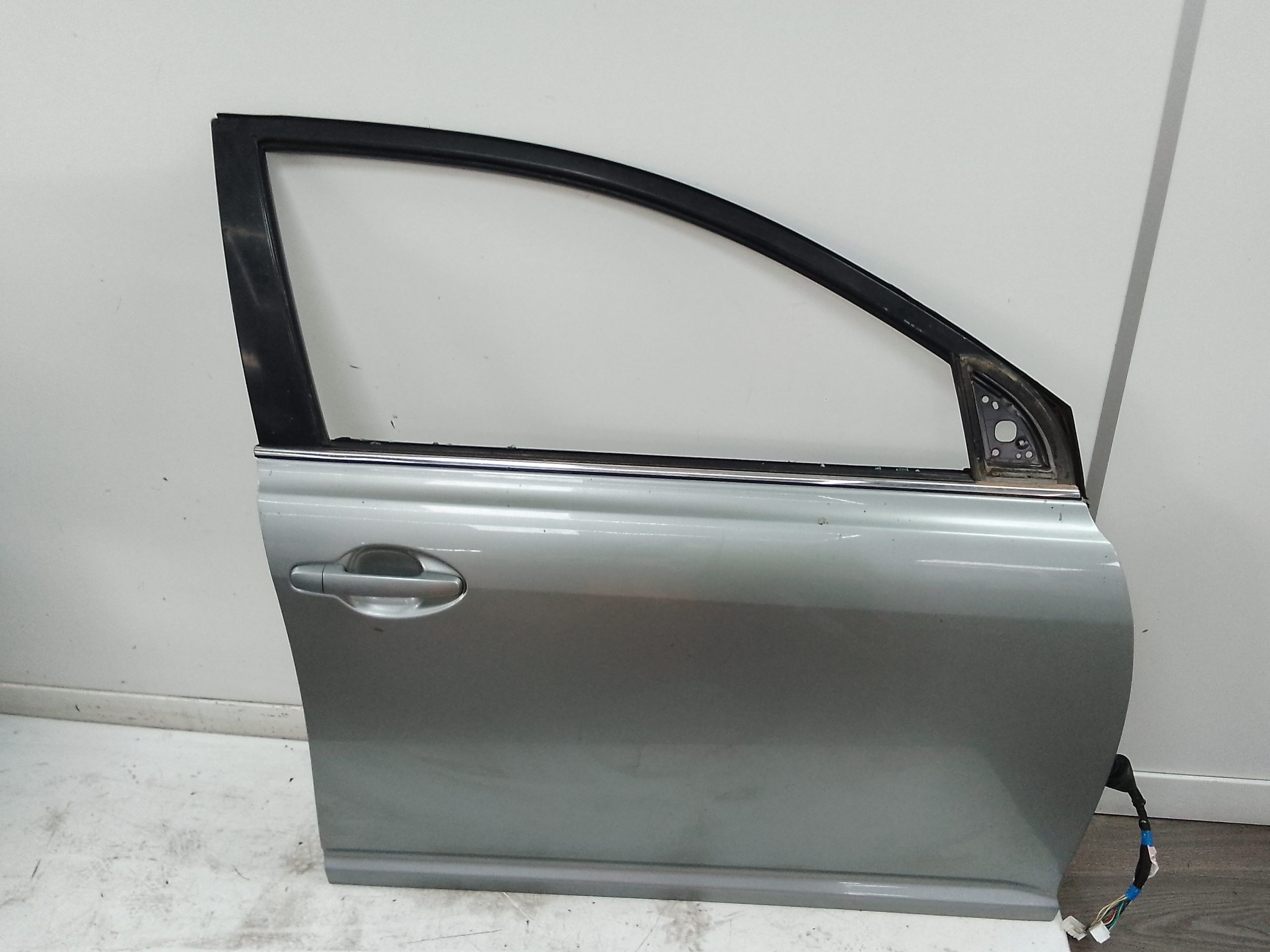 Puerta delantera derecha toyota avensis berlina (t25)(2003->)