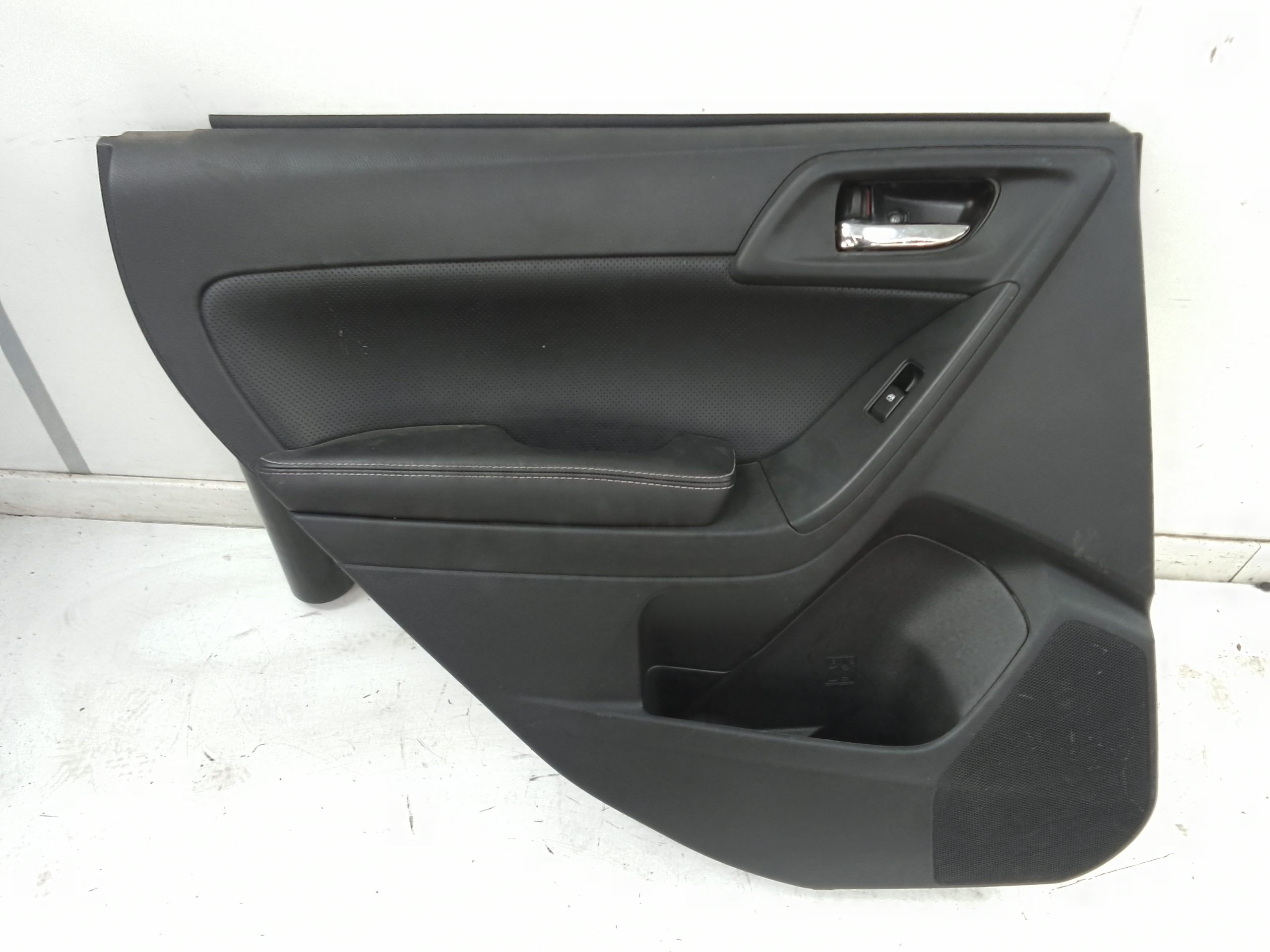 Guarnecido puerta trasera izquierda subaru forester (s13/sj)(2013->)