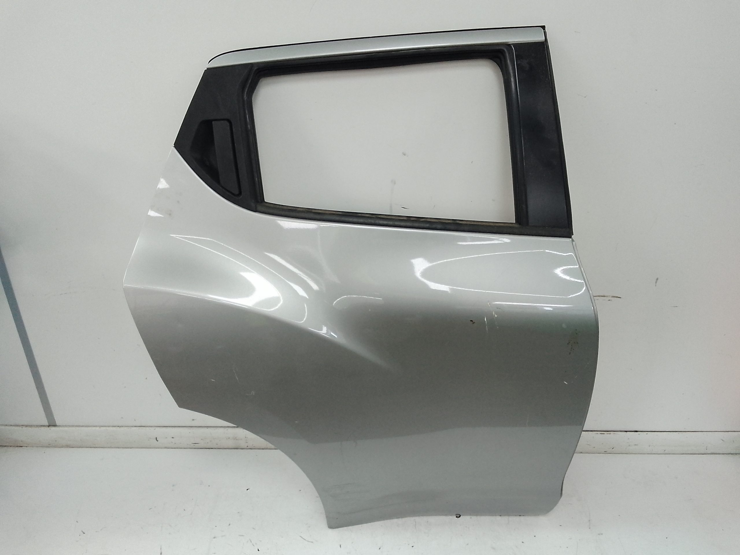 Puerta trasera derecha nissan juke i (f15e)(06.2010->)