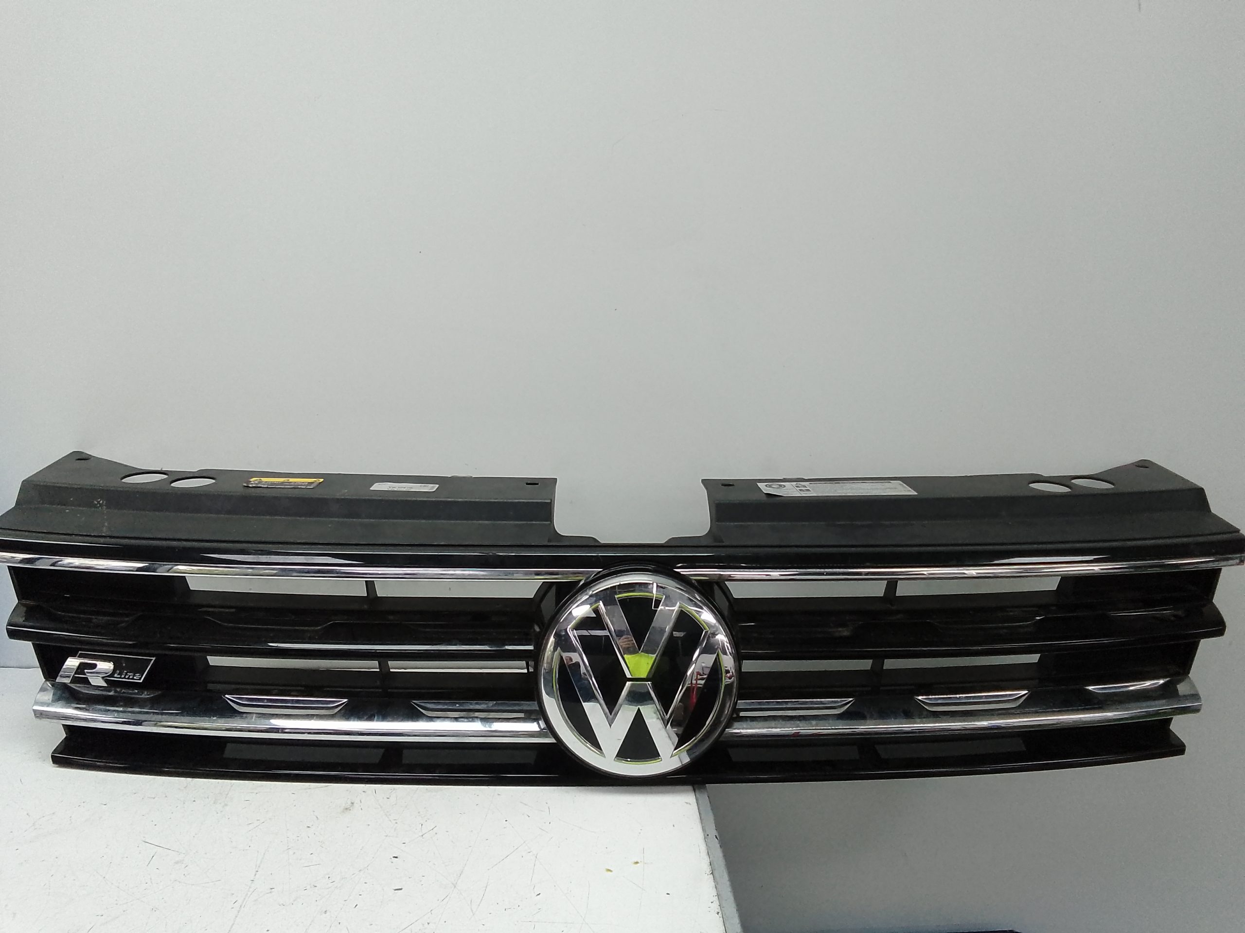 Rejilla delantera volkswagen tiguan (ad1)(01.2016->)