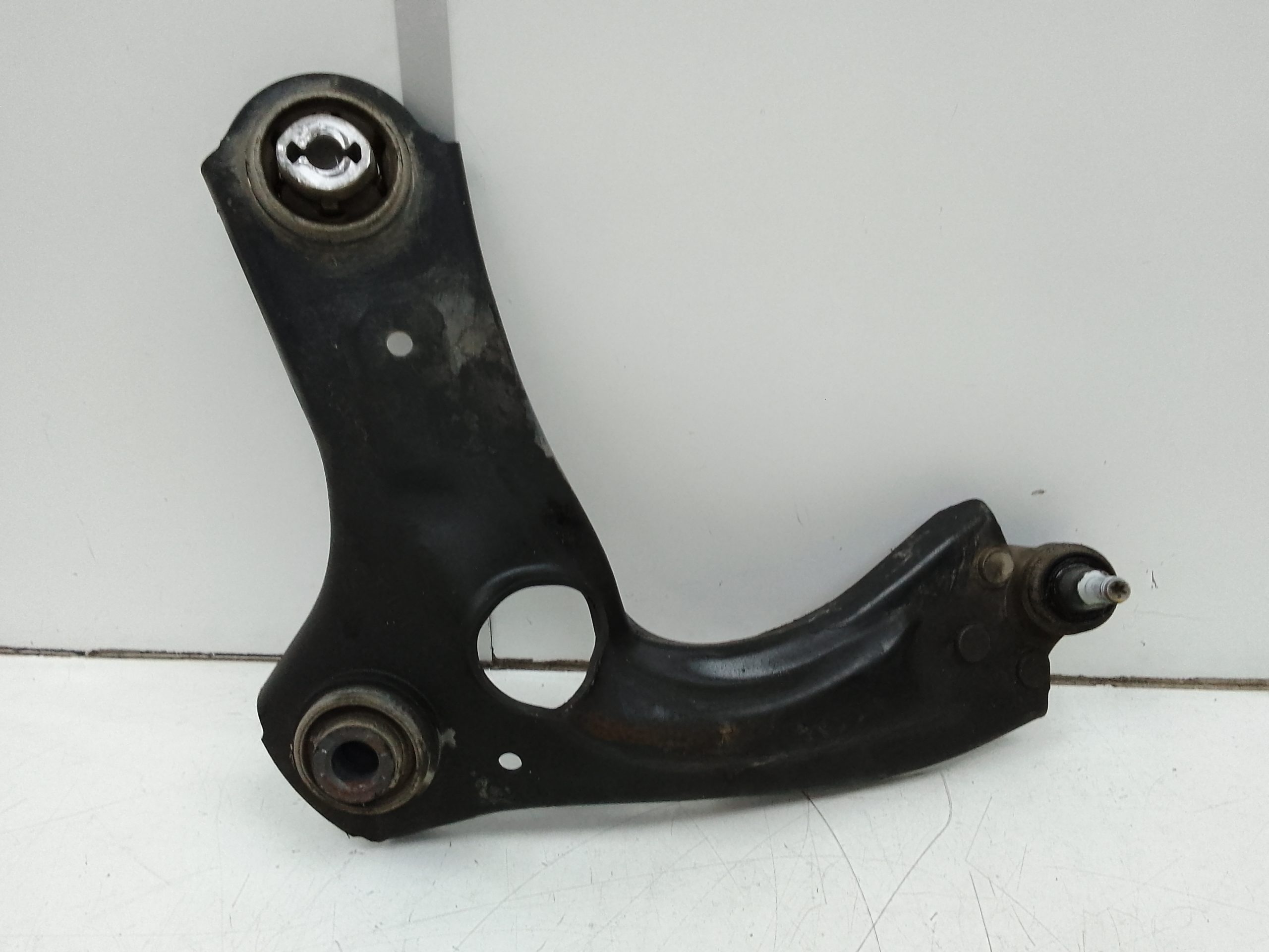 Brazo suspension inferior delantero izquierdo renault clio v (08.2019->)