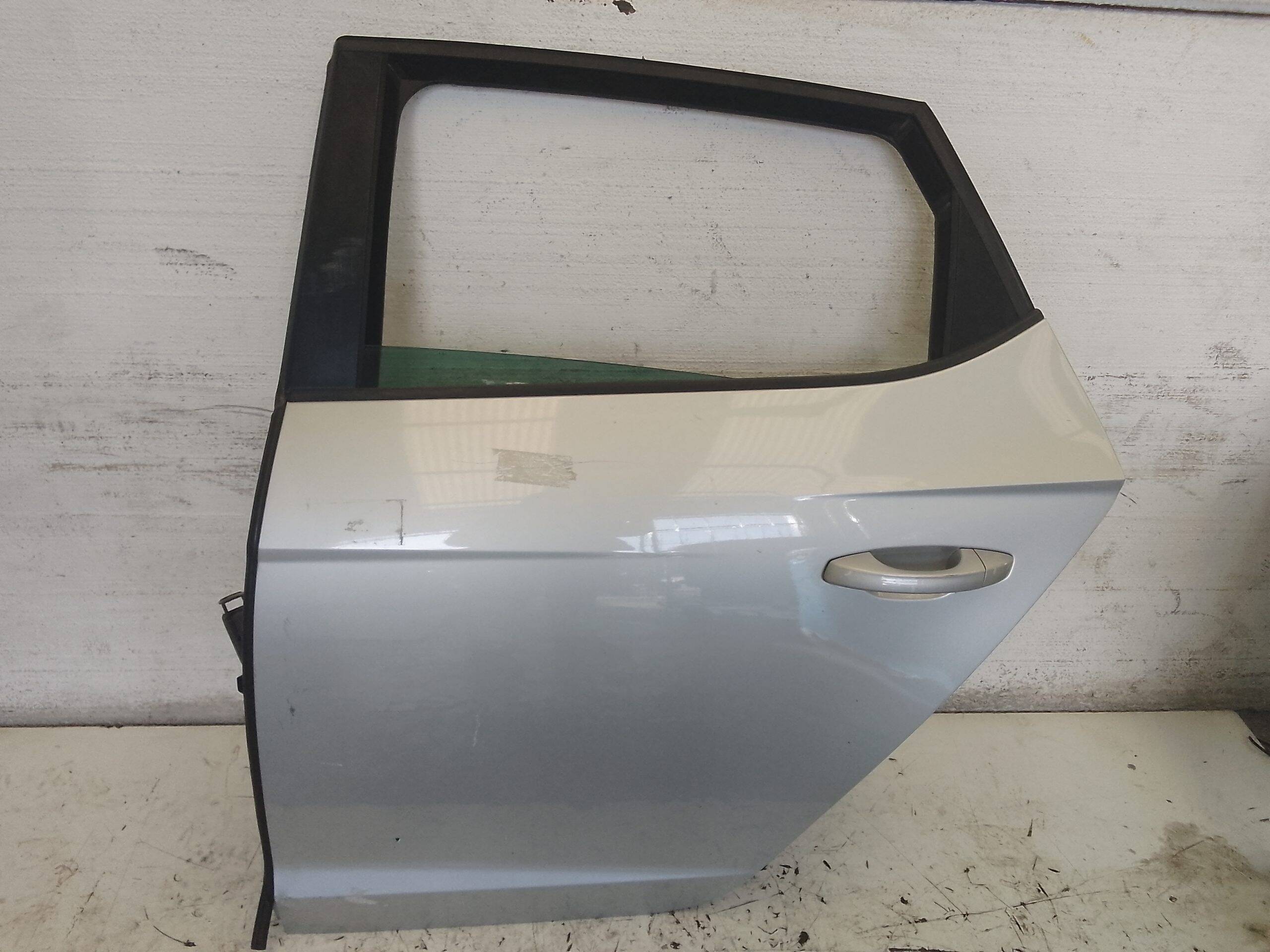 Puerta trasera izquierda seat leon (5f1)(09.2012->)