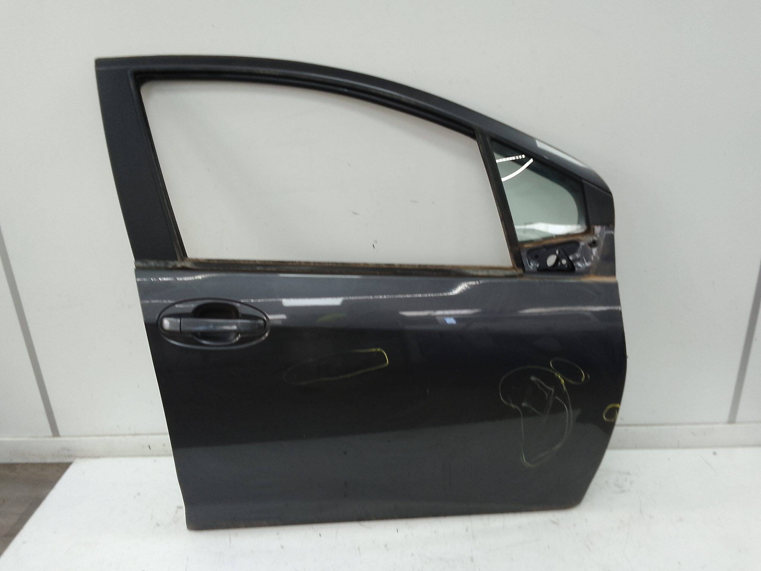 Puerta delantera derecha toyota yaris (p13)(2014->)