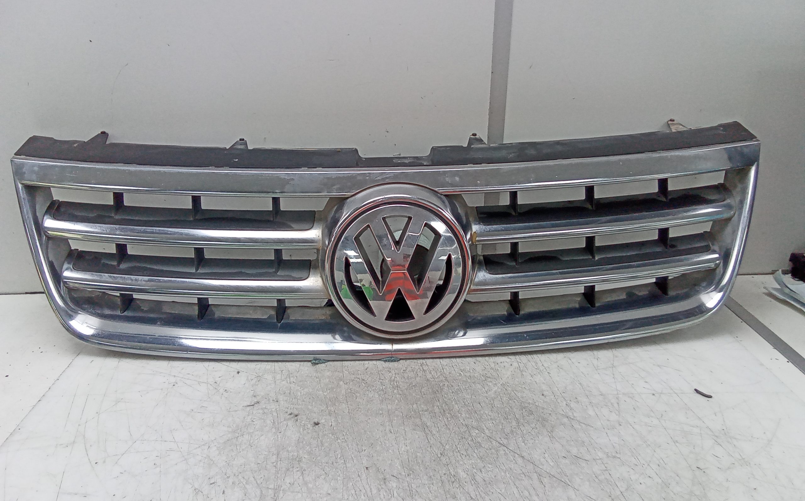 Rejilla delantera volkswagen touareg (7la)(2002->)