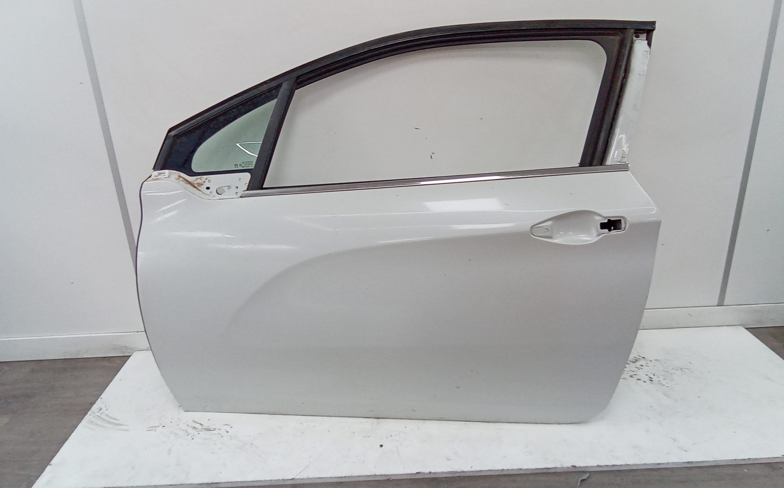 Puerta delantera izquierda peugeot 208 (01.2012->)