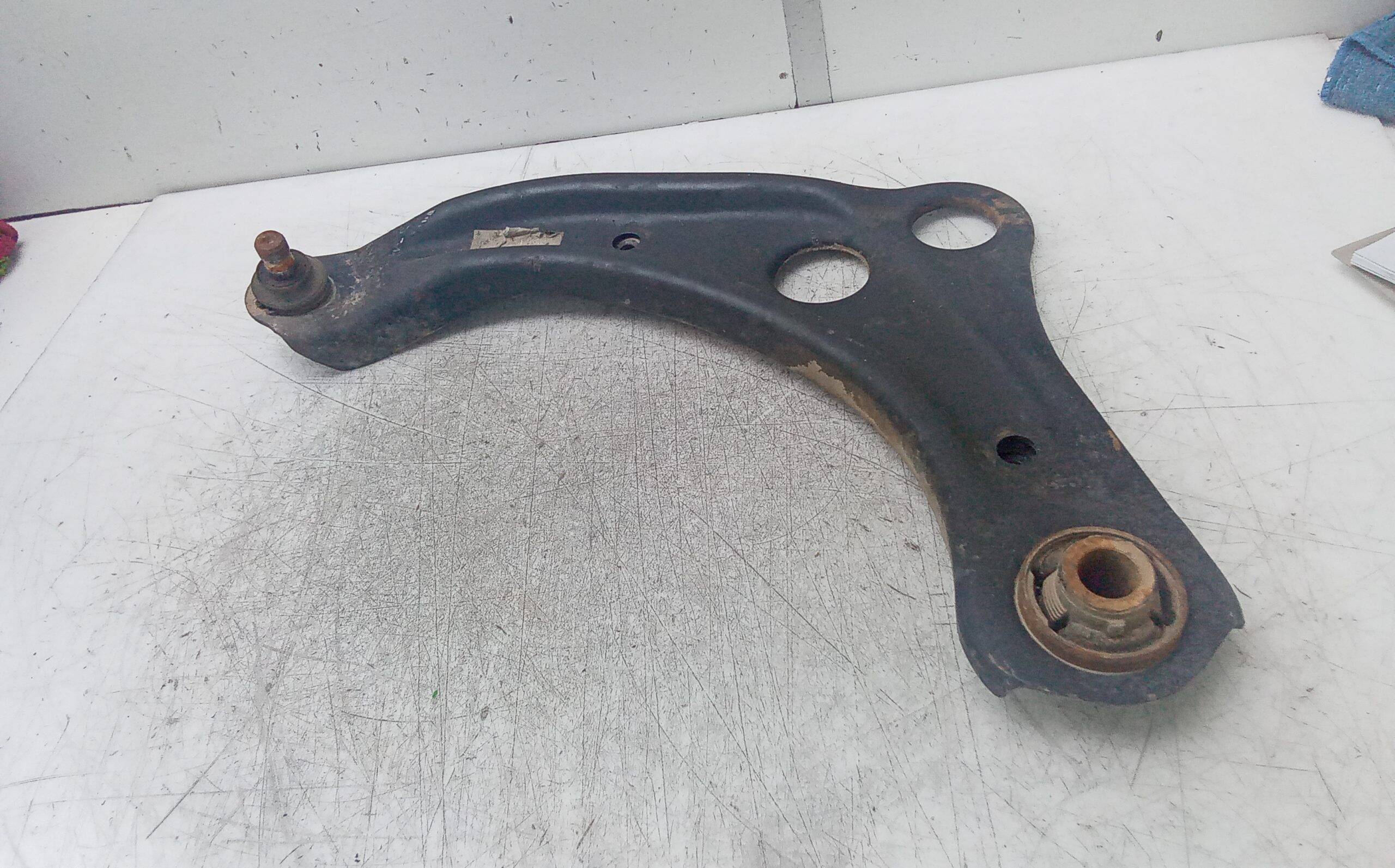 Brazo suspension inferior delantero izquierdo nissan micra v (k14)(2017->)