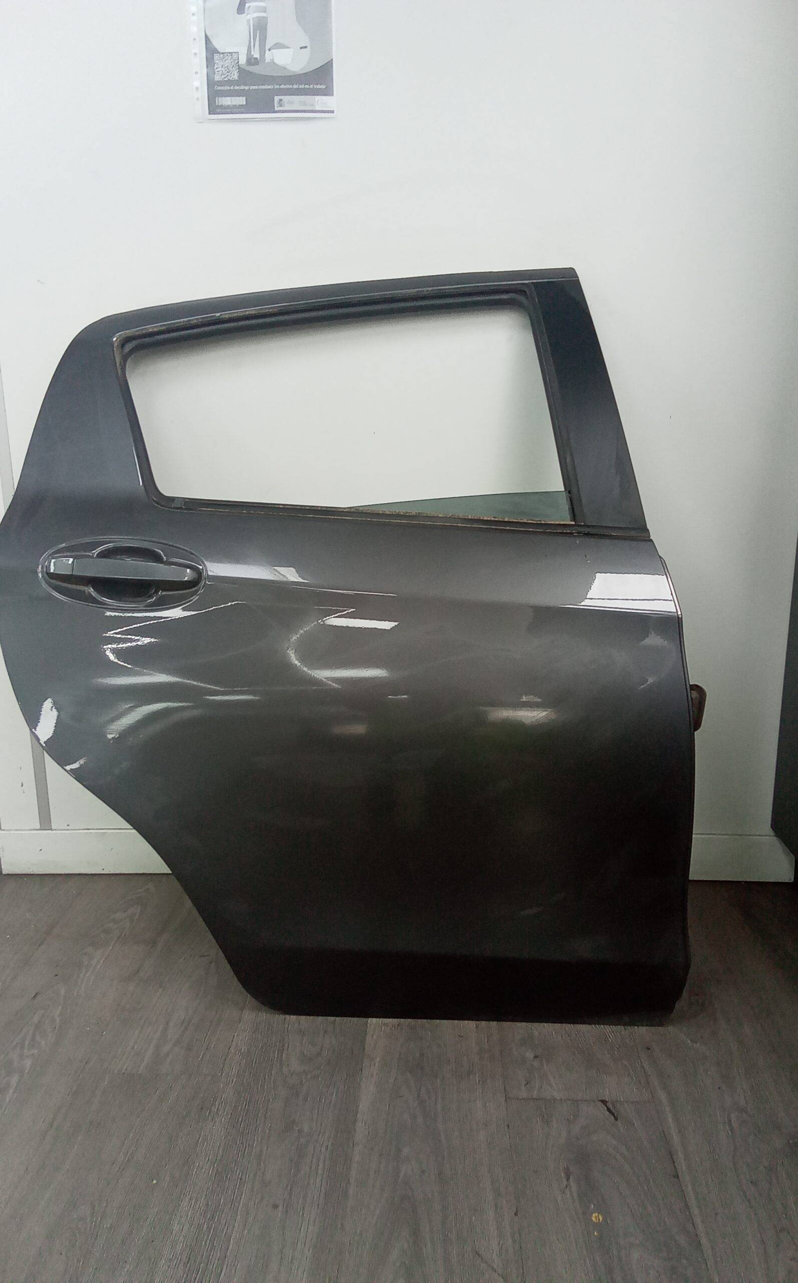 Puerta trasera derecha toyota yaris (p13)(2014->)