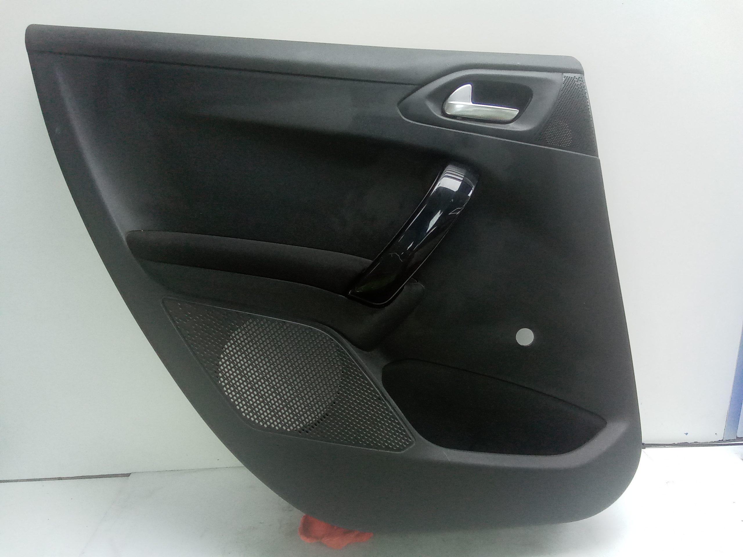 Guarnecido puerta trasera izquierda peugeot 208 (01.2012->)