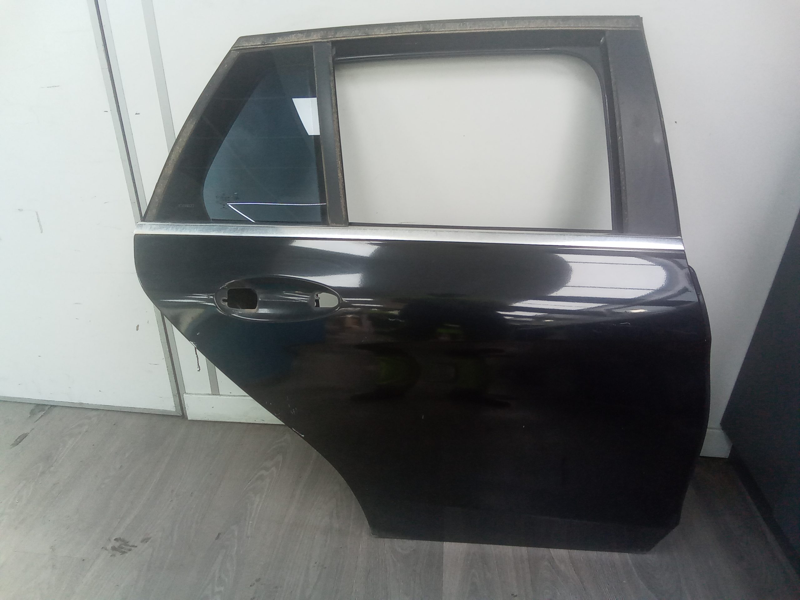 Puerta trasera derecha mercedes-benz clase c (bm 205) familiar (09.2014->)