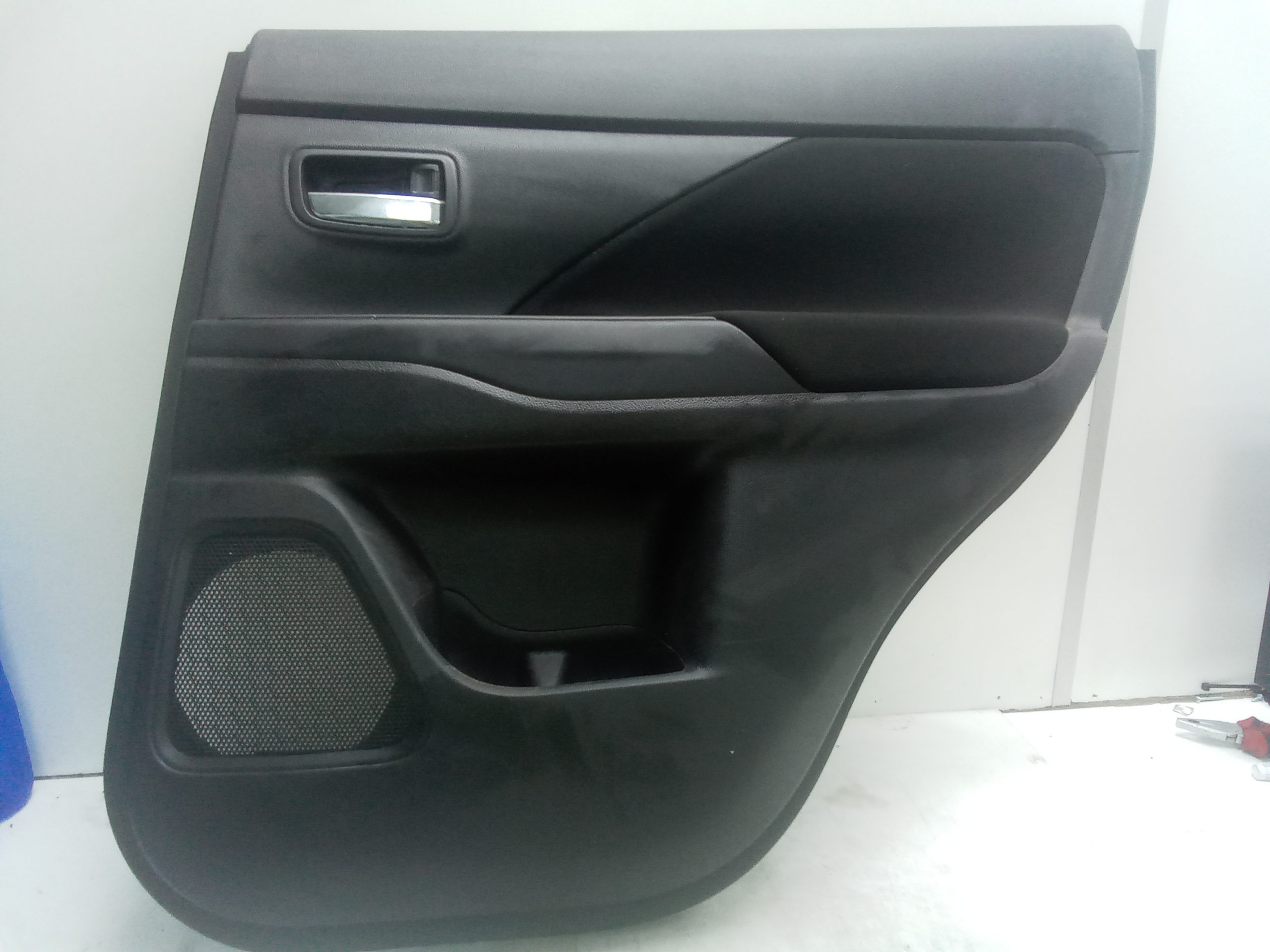 Guarnecido puerta trasera derecha mitsubishi outlander (gf0/gg0)(2012->)