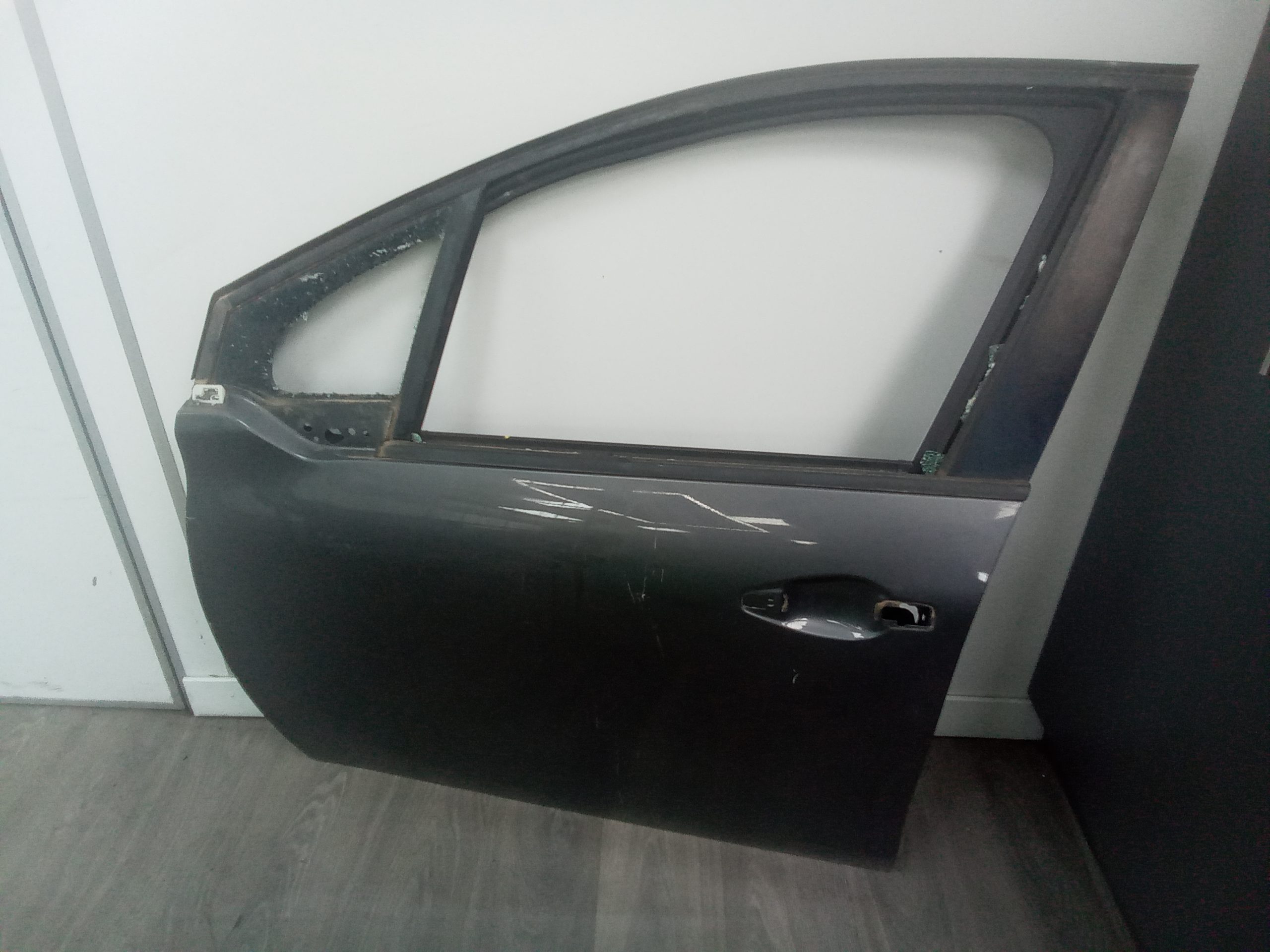 Puerta delantera izquierda peugeot 208 (01.2012->)