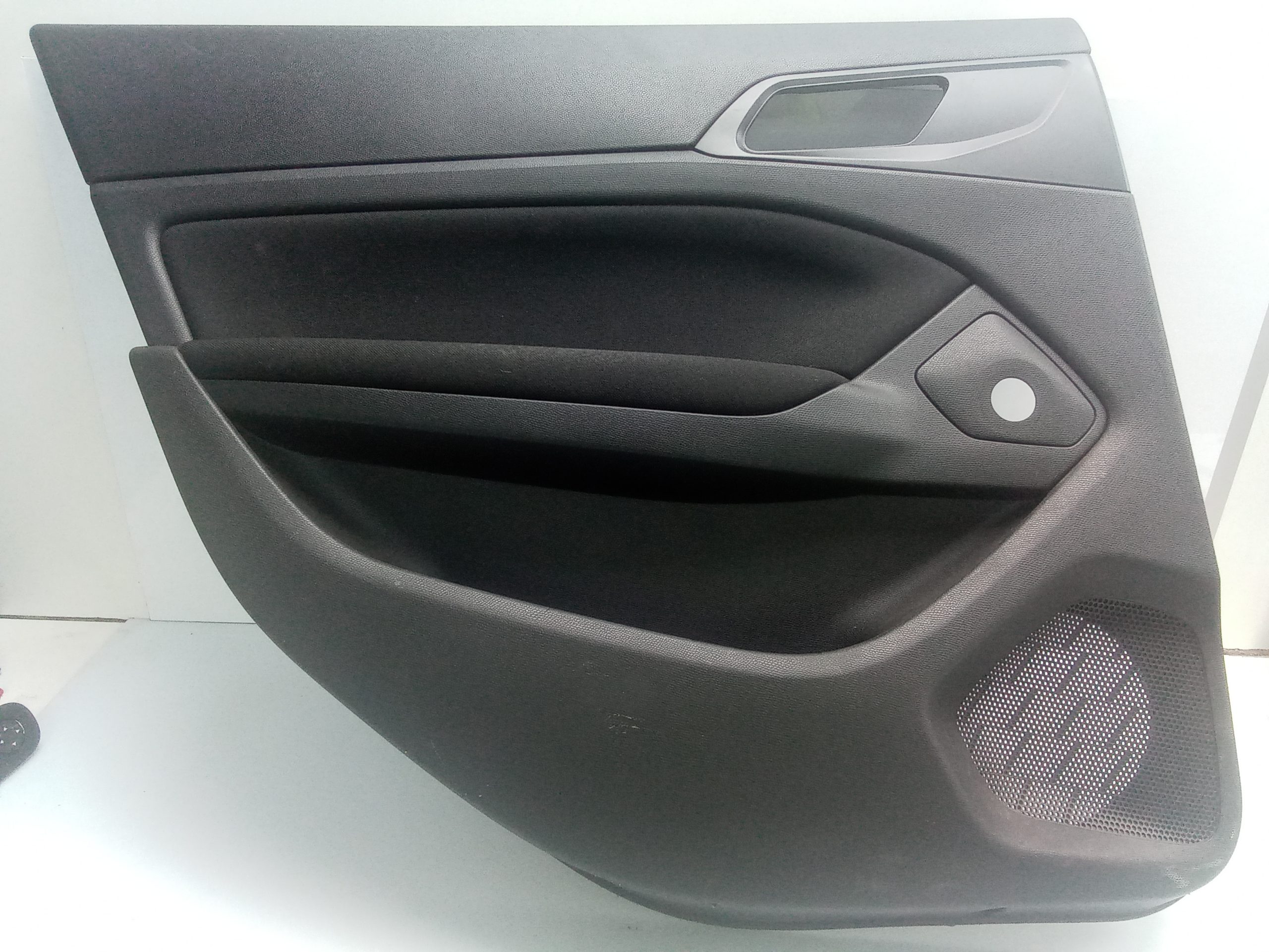 Guarnecido puerta trasera derecha peugeot 308 (2013->)