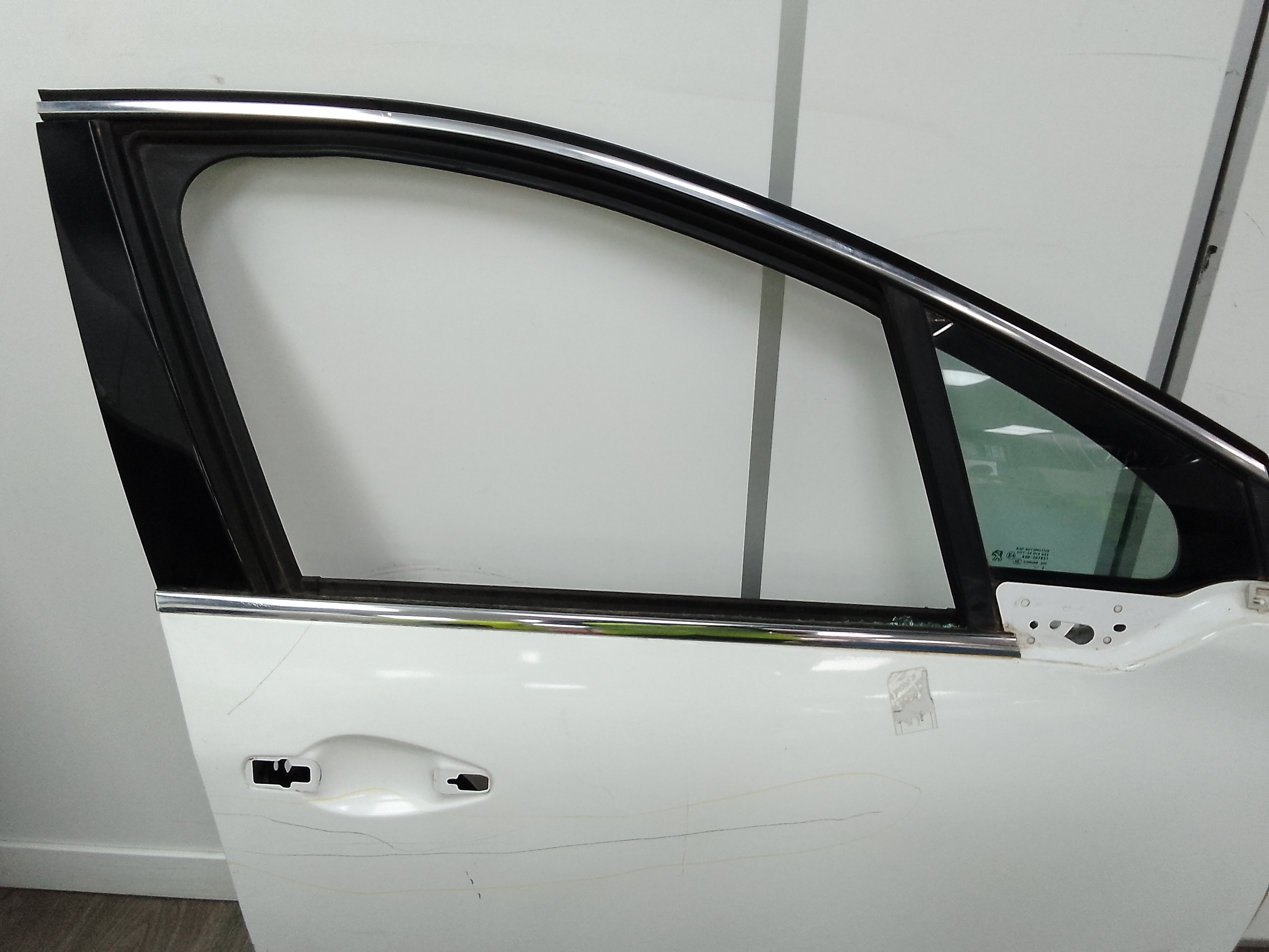 Puerta delantera derecha peugeot 208 (01.2012->)