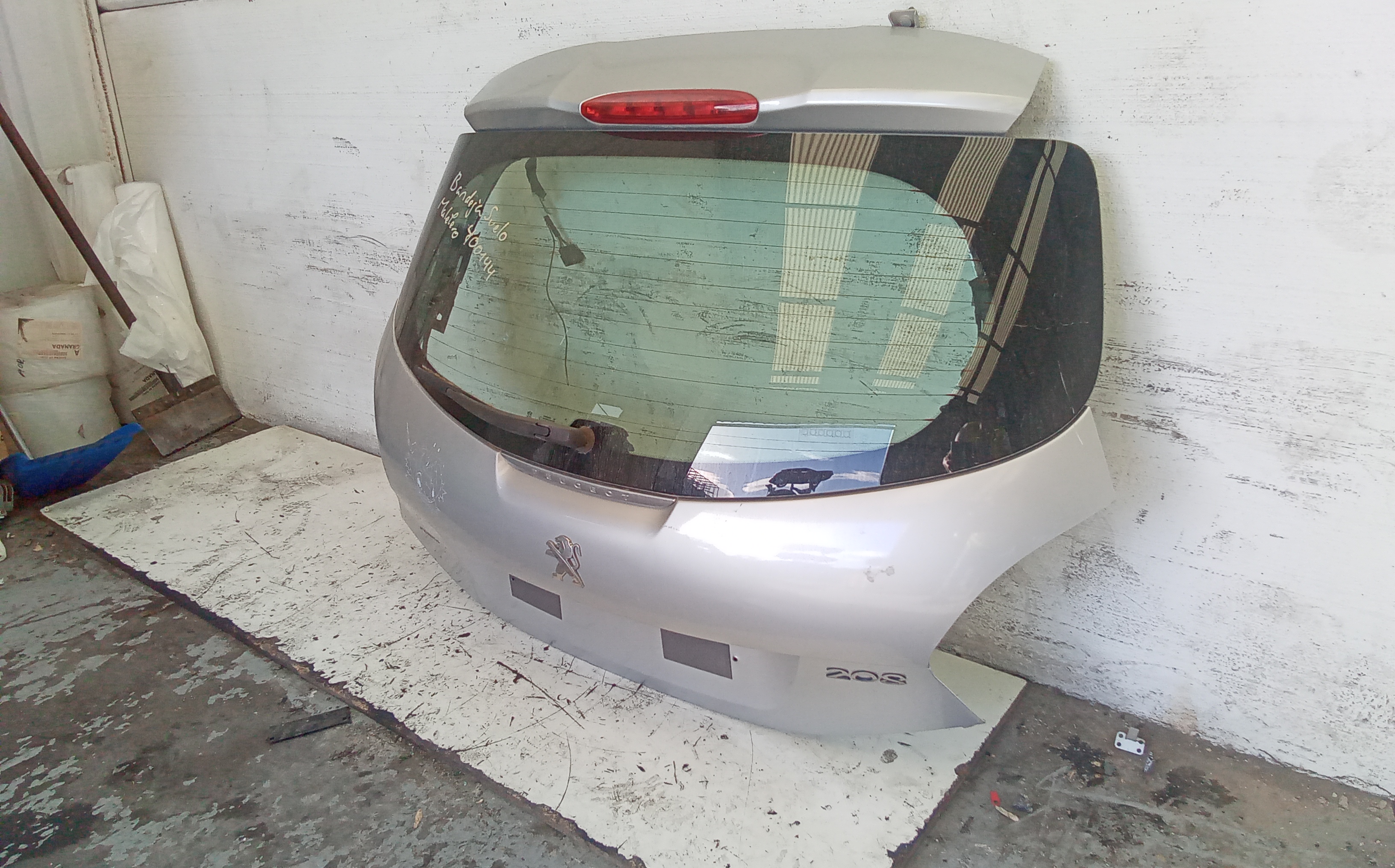 Porton trasero peugeot 208 (01.2012->)