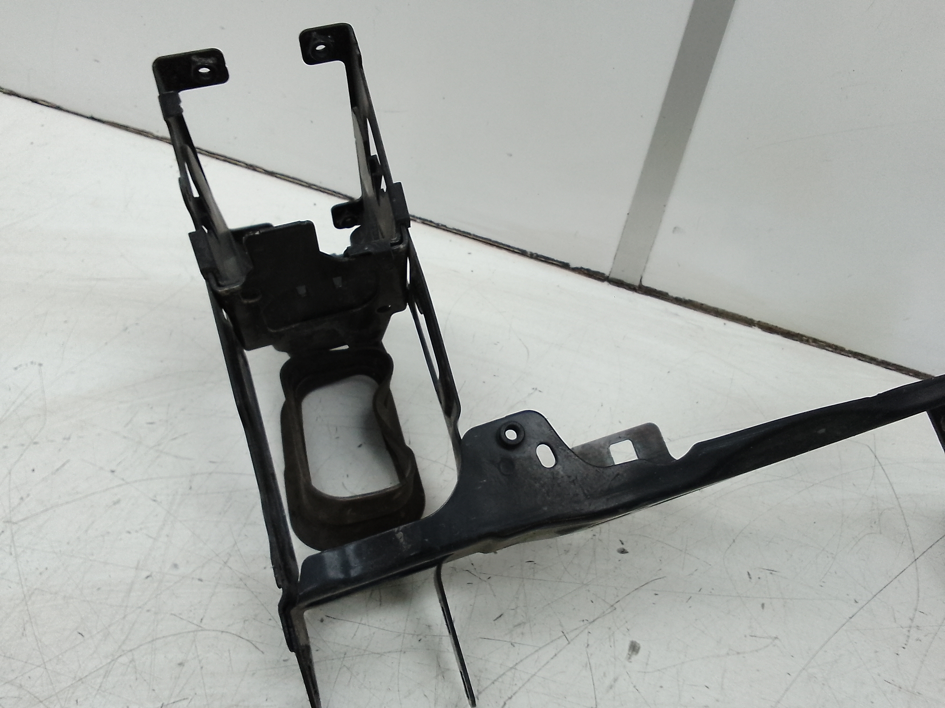 Soporte faro izq. bmw serie 3 familiar (f31)(2015->)